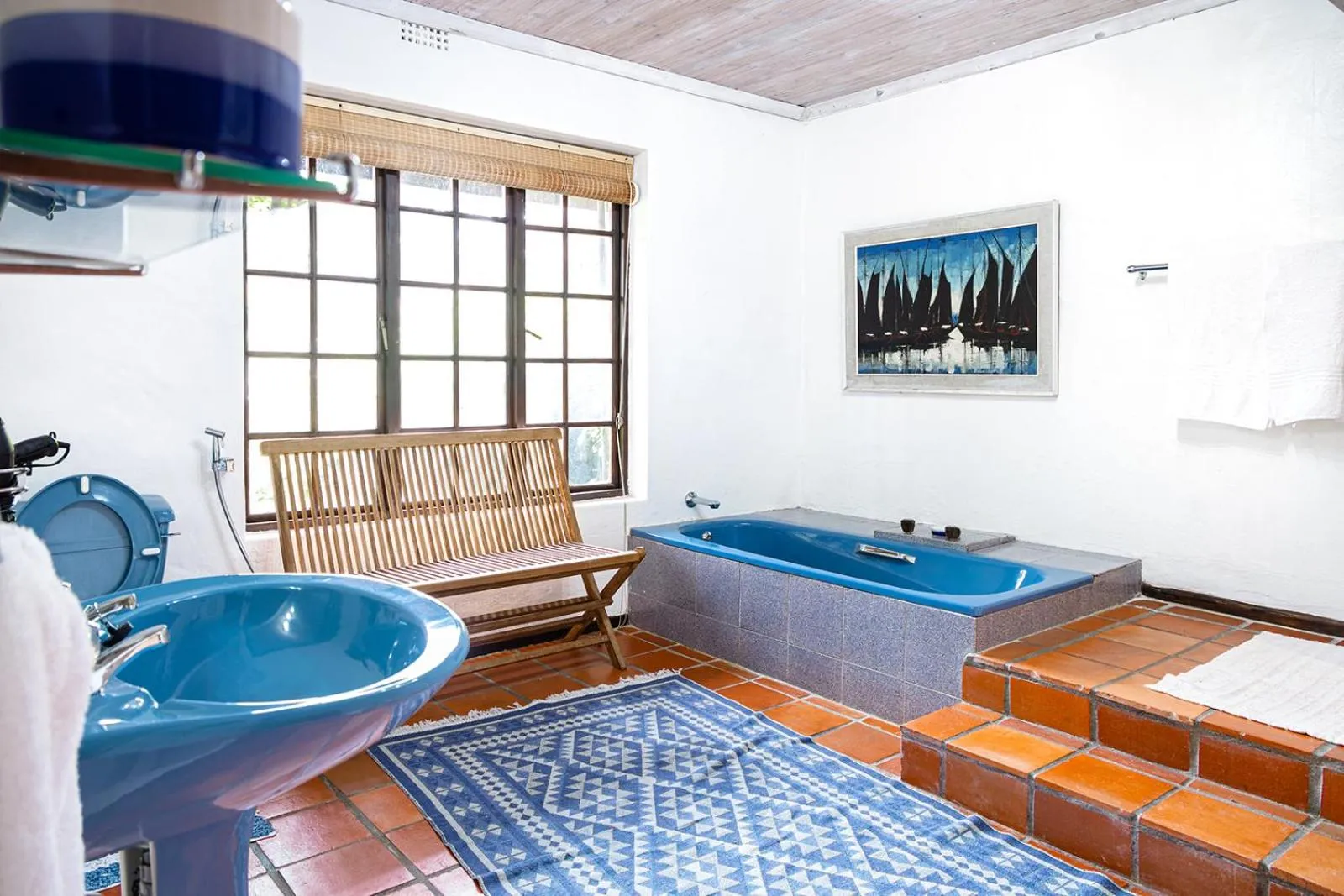 Toilet in Wild Rose Country Lodge