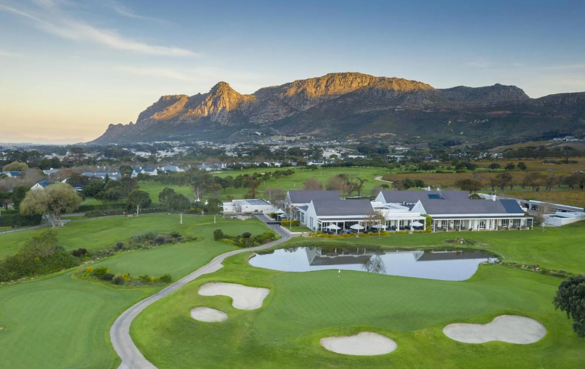 Golfcourse in Wild Rose Country Lodge