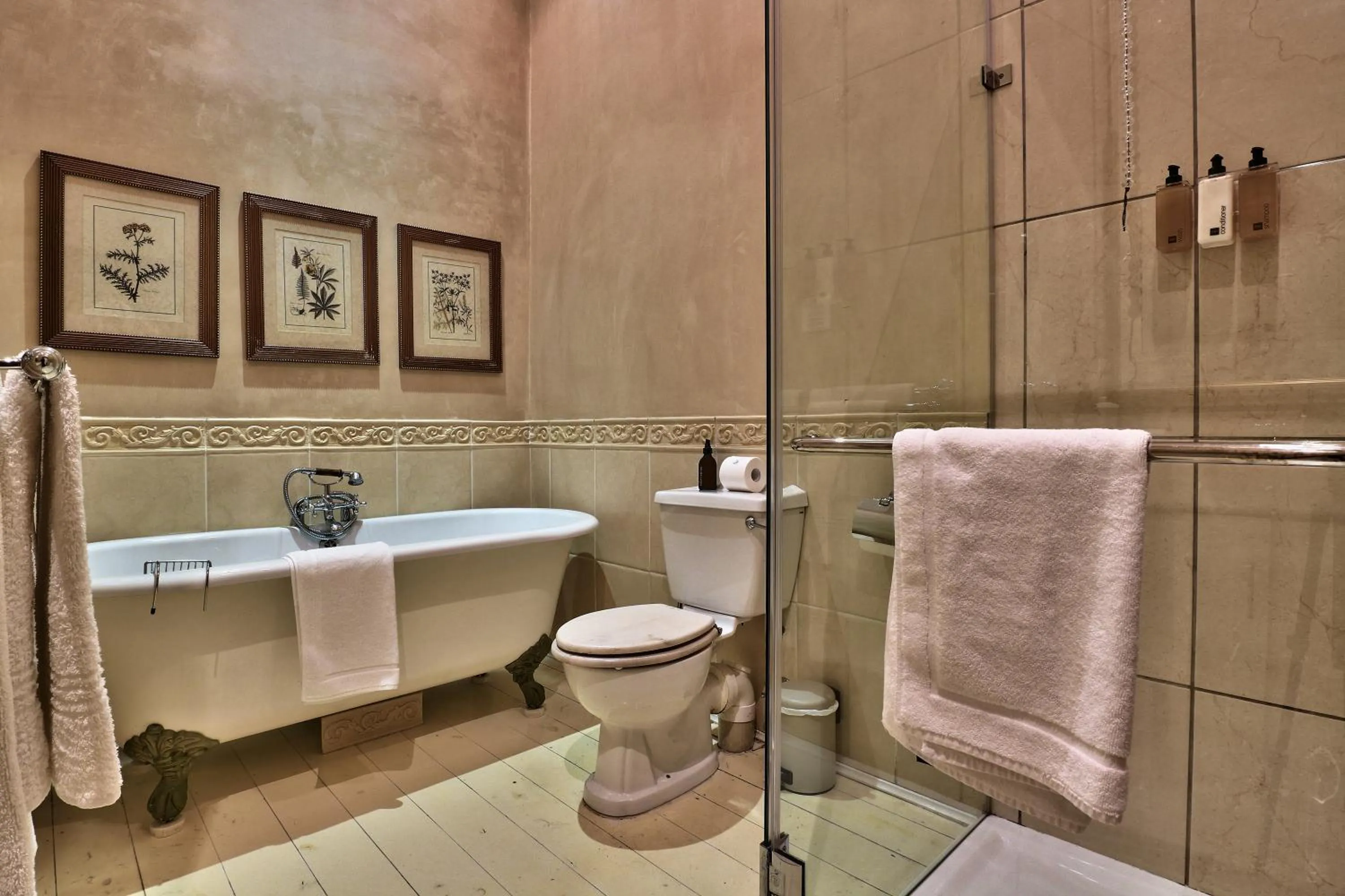 Shower in Parker Cottage Guesthouse