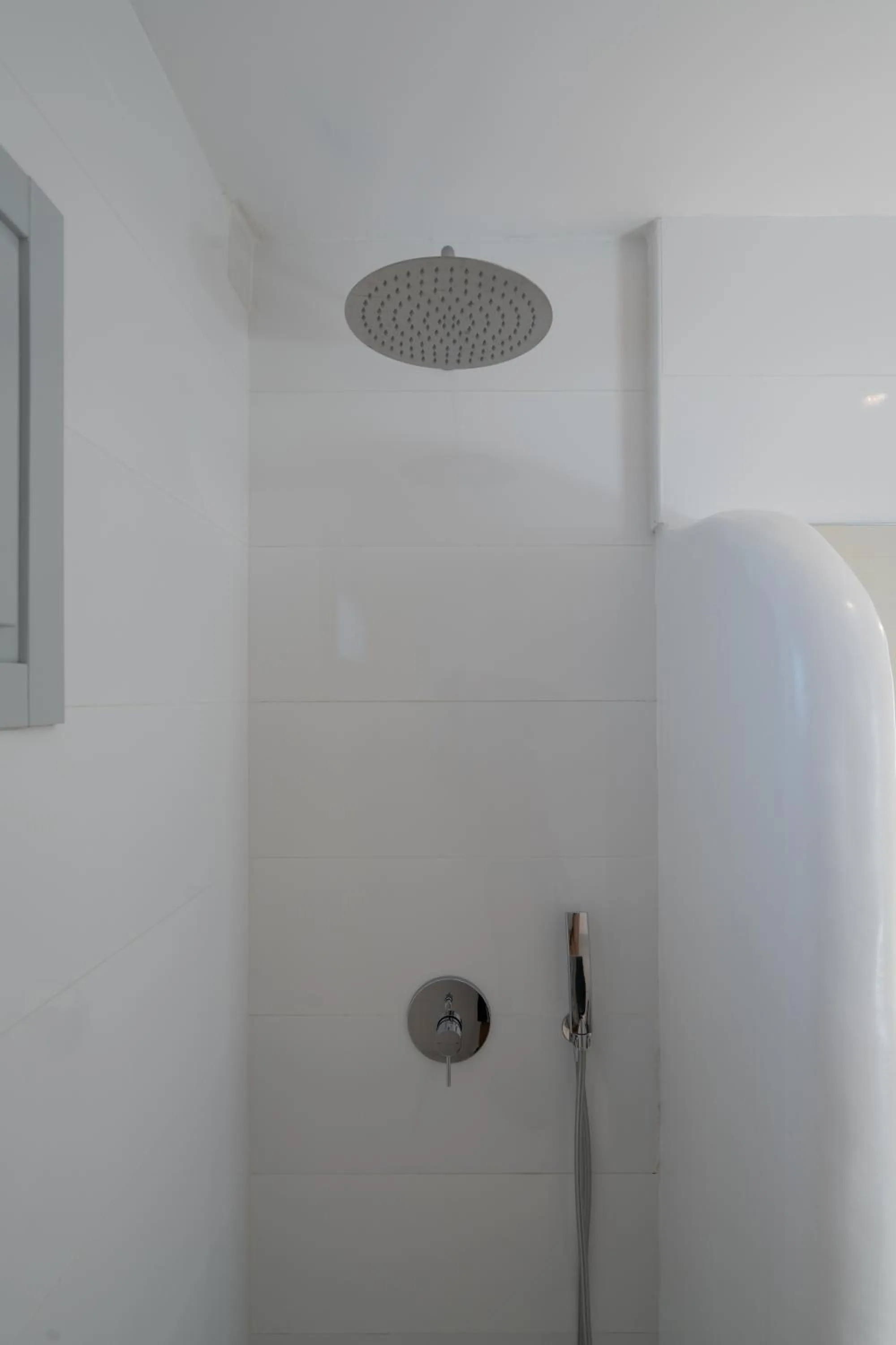 Shower in White Concept Caves