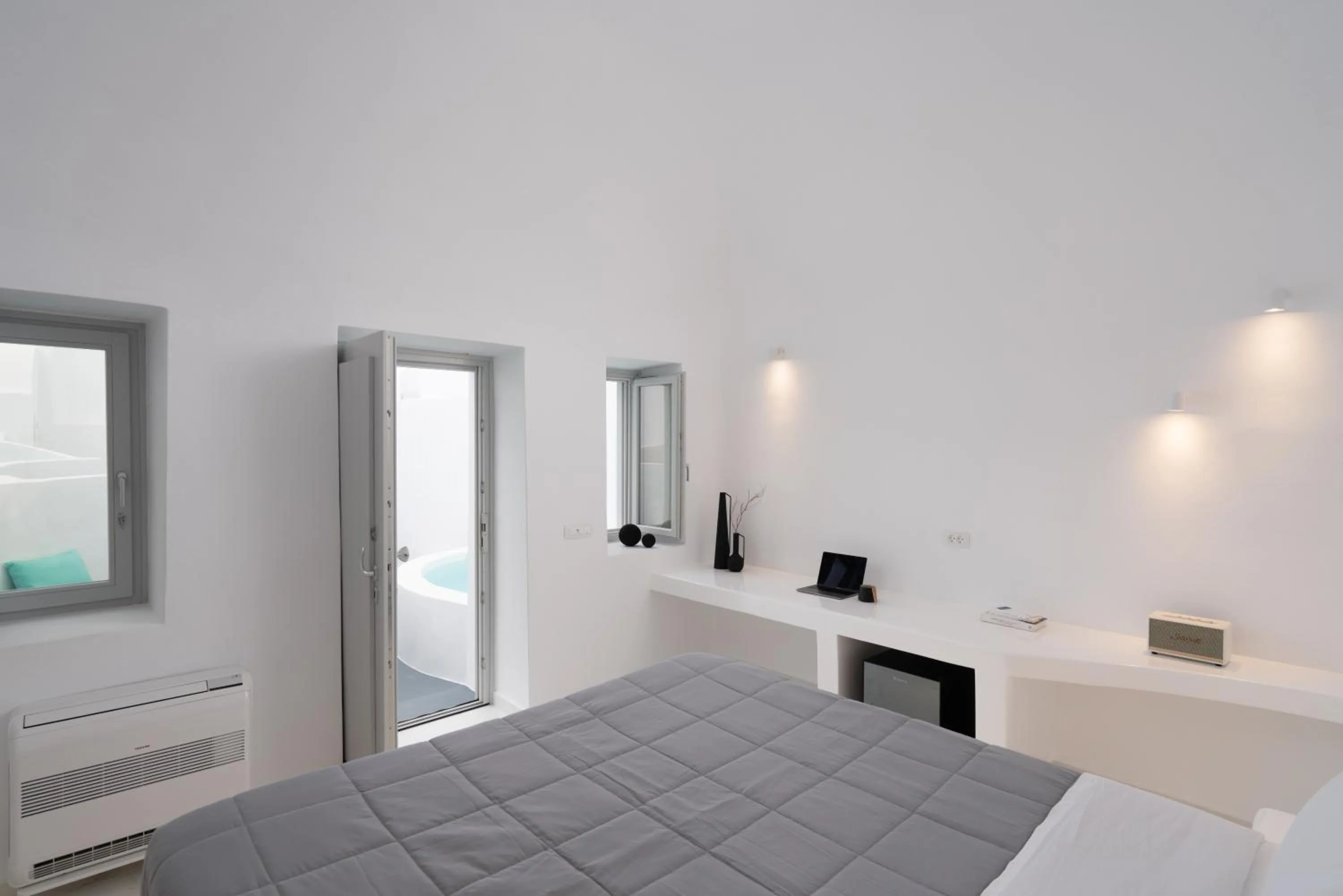 Bedroom, Bed in White Concept Caves