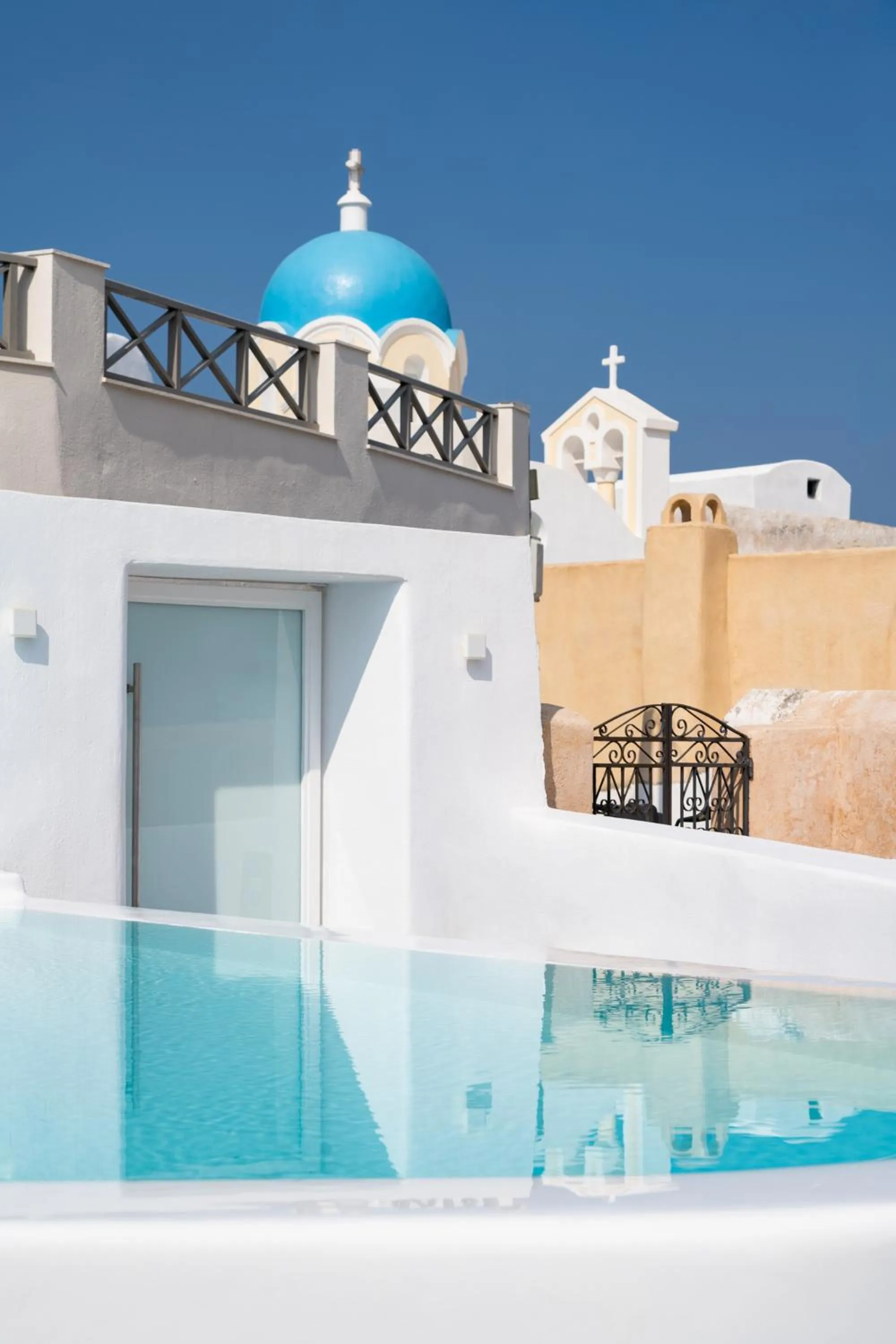 Facade/entrance in White Concept Caves