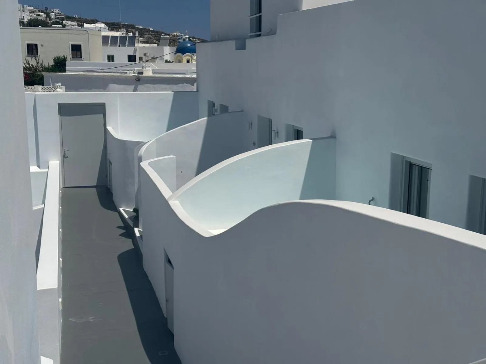 Balcony/Terrace in White Concept Caves