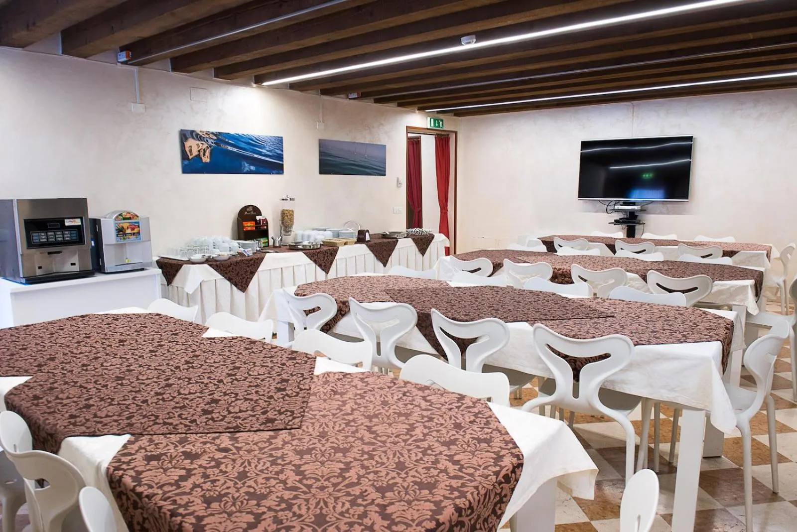 Breakfast in Domus Clugiae