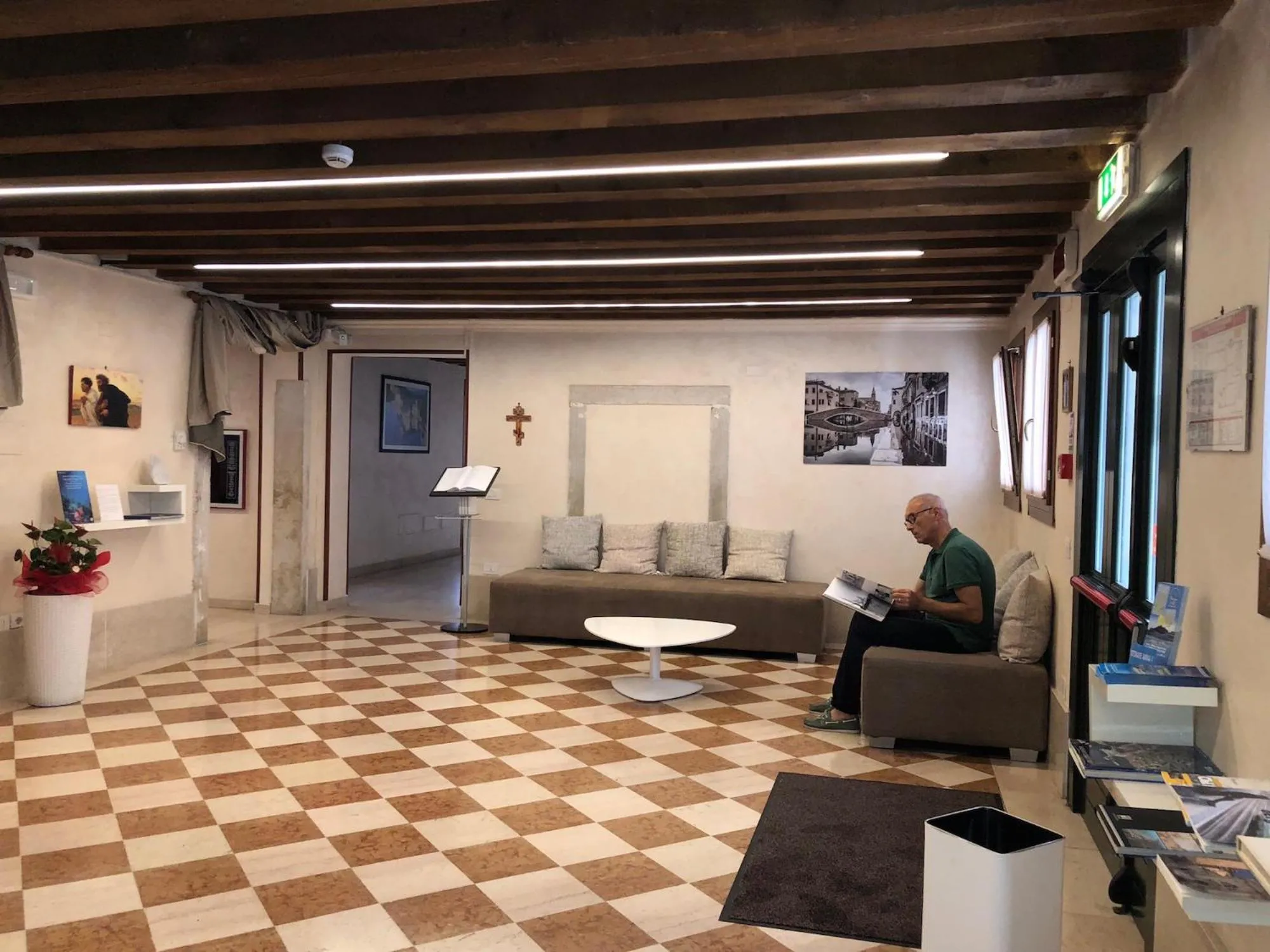 Communal lounge/ TV room in Domus Clugiae