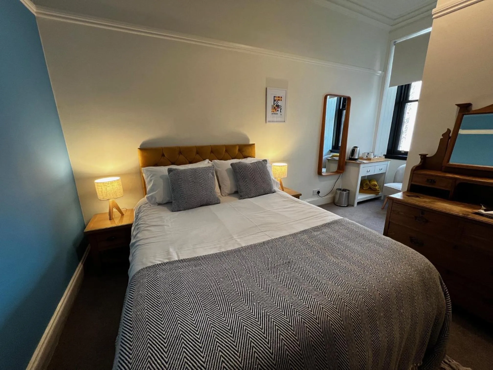 Bedroom, Bed in The Corrie Hotel