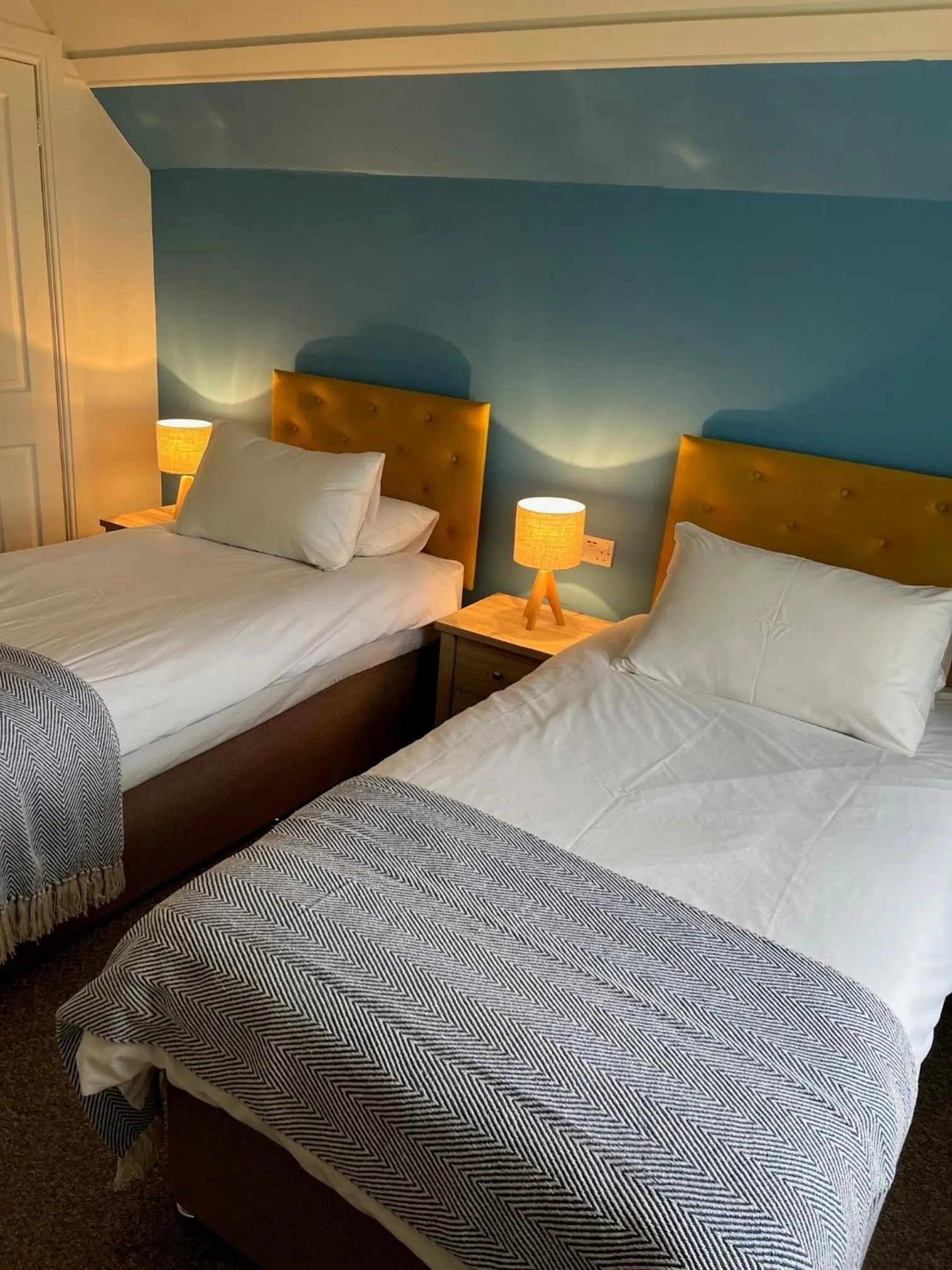 Bedroom, Bed in The Corrie Hotel