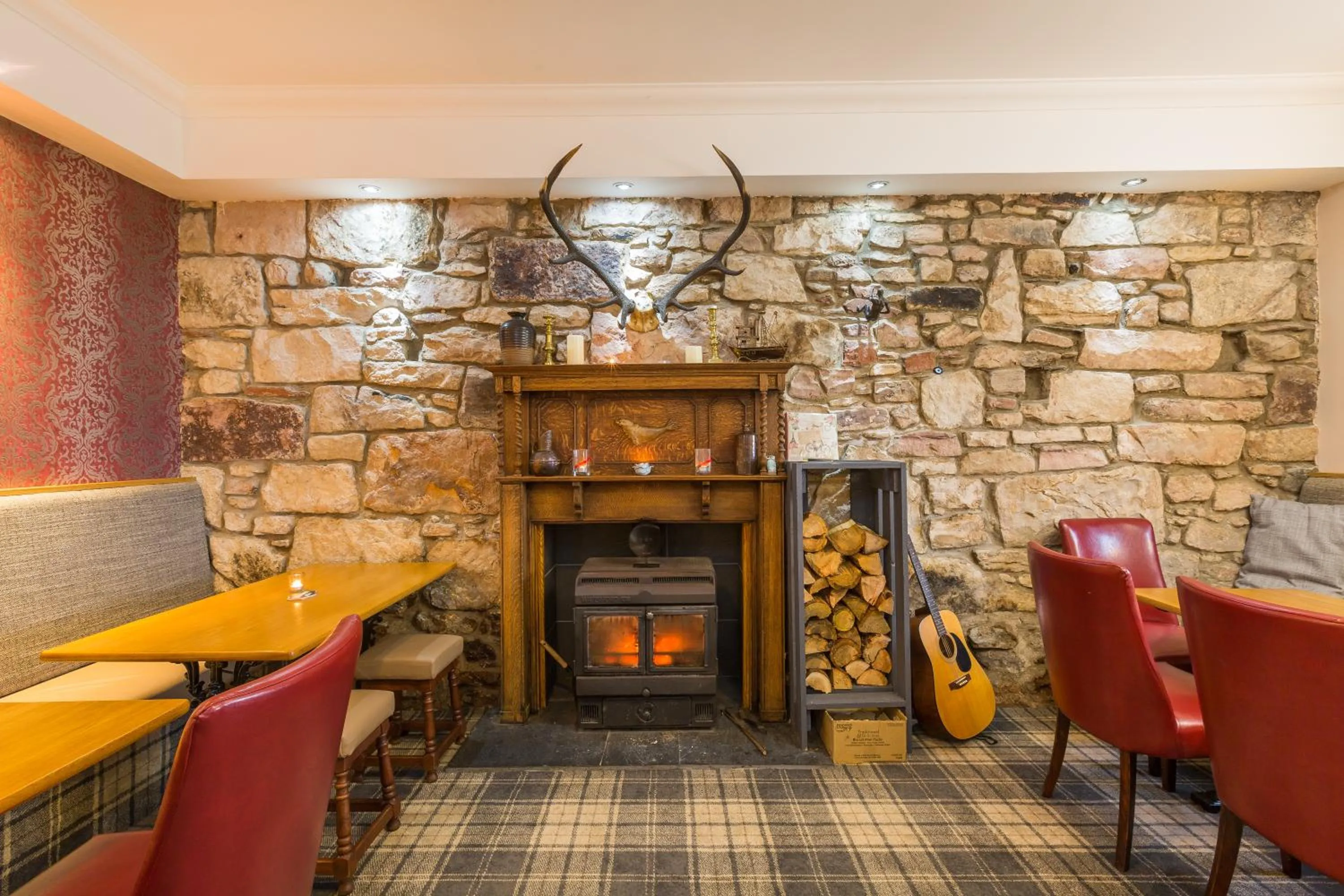 Lounge or bar in The Corrie Hotel