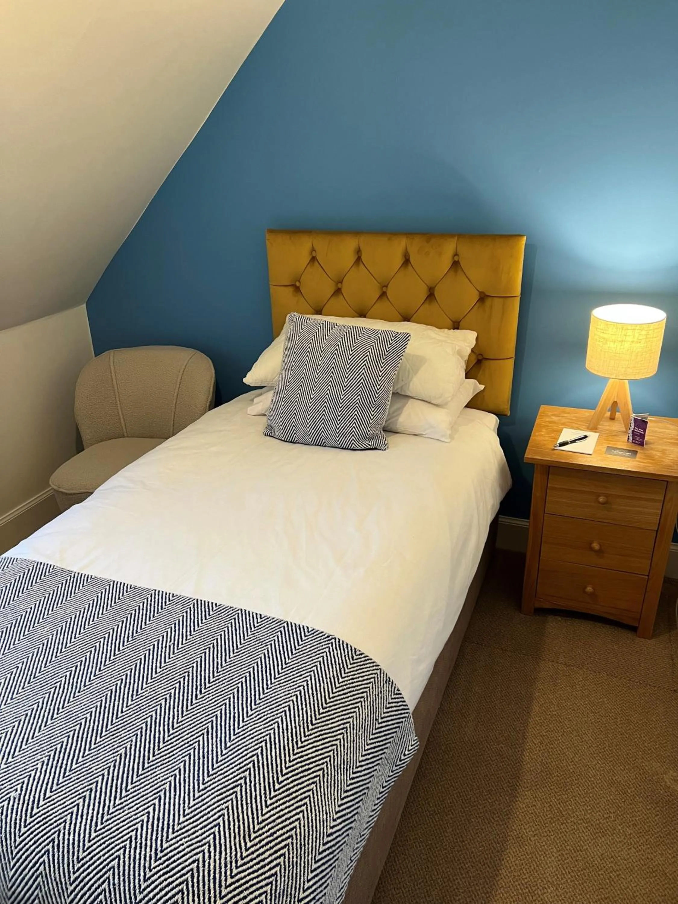 Bedroom, Bed in The Corrie Hotel