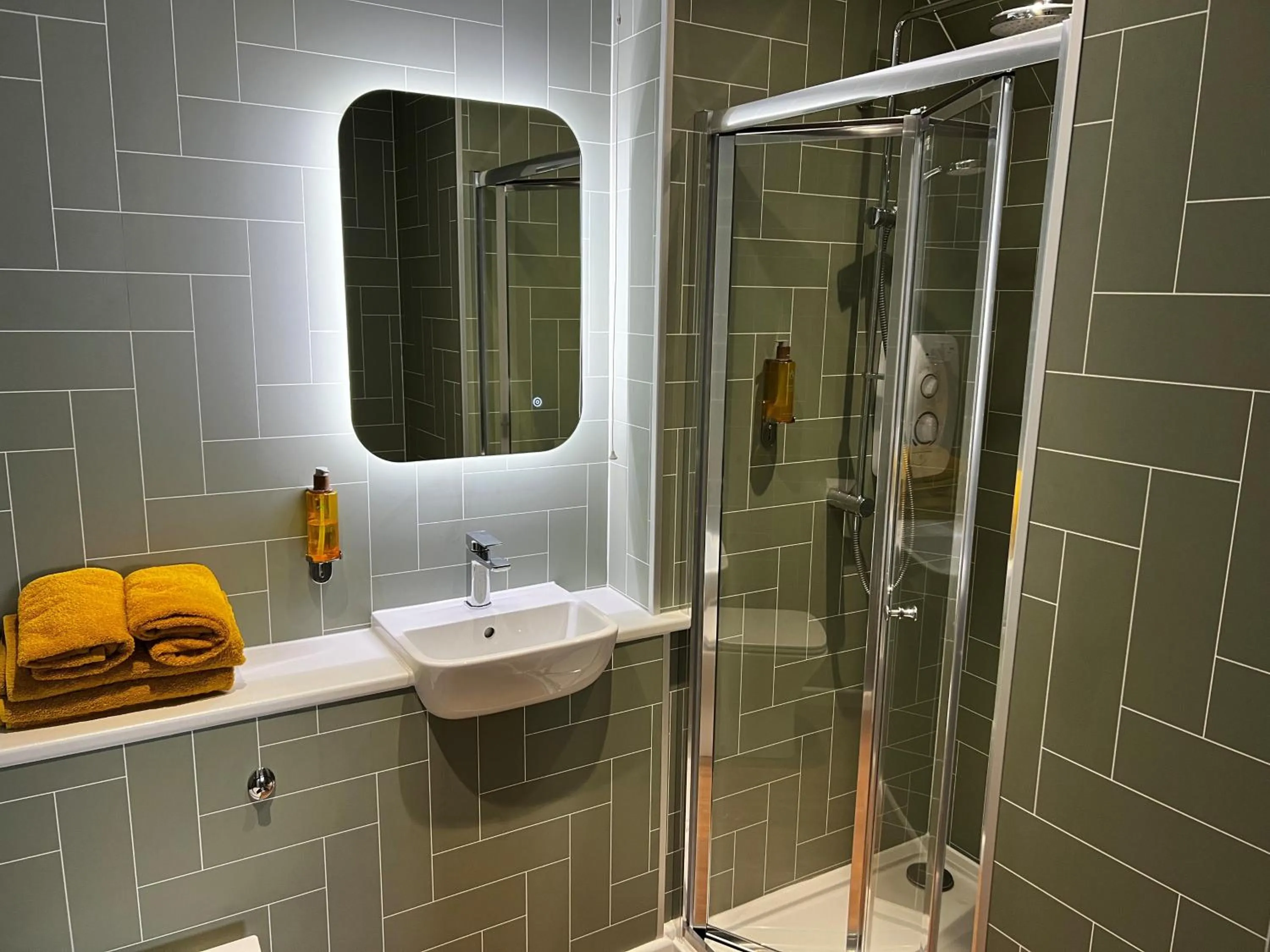 Shower in The Corrie Hotel