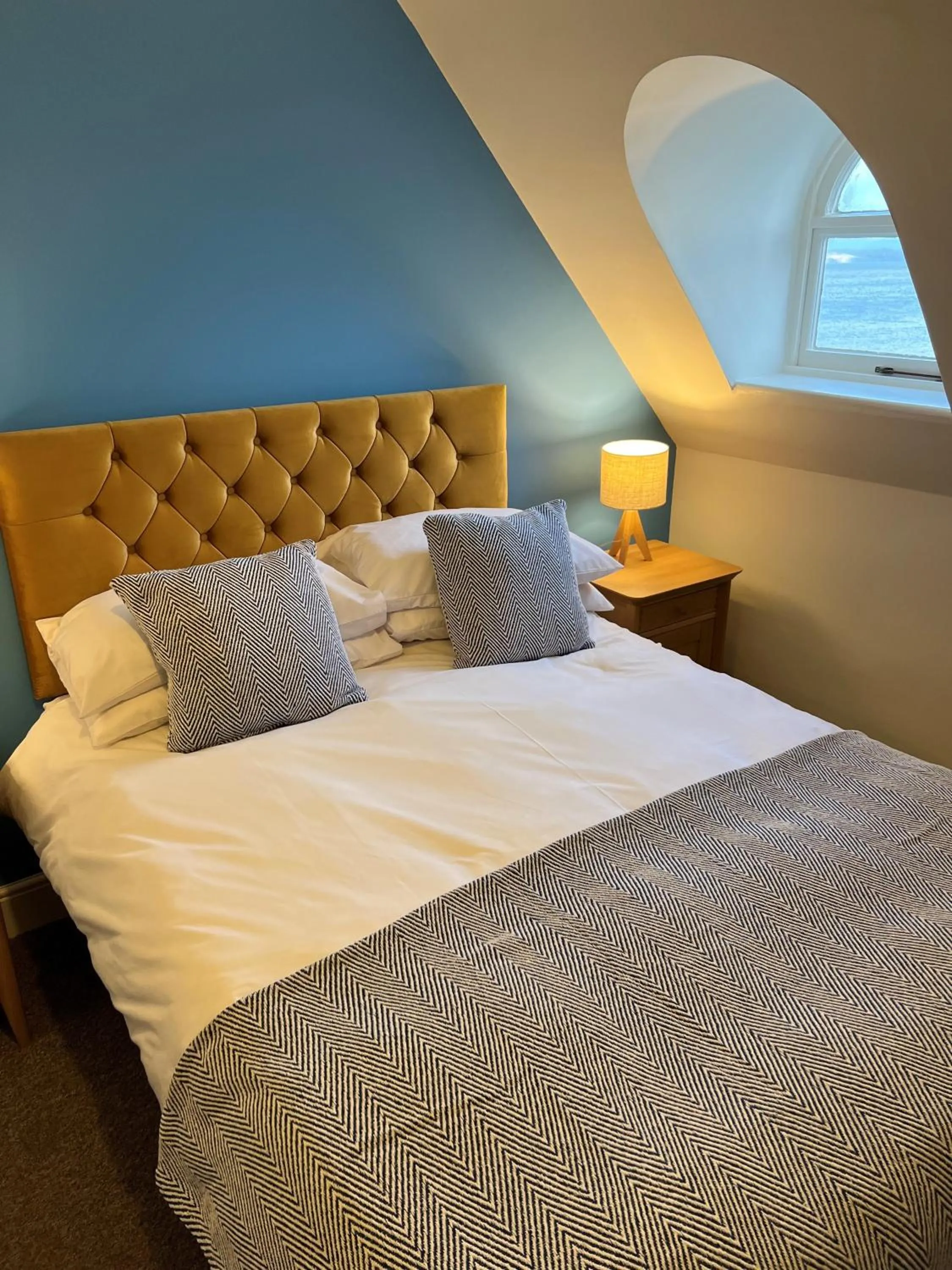 Bedroom, Bed in The Corrie Hotel