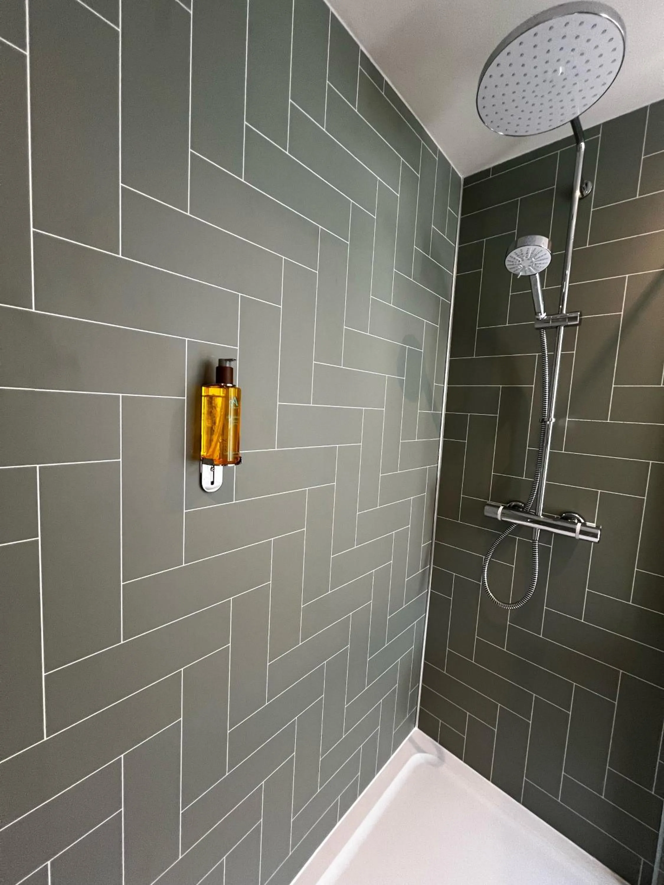 Shower in The Corrie Hotel