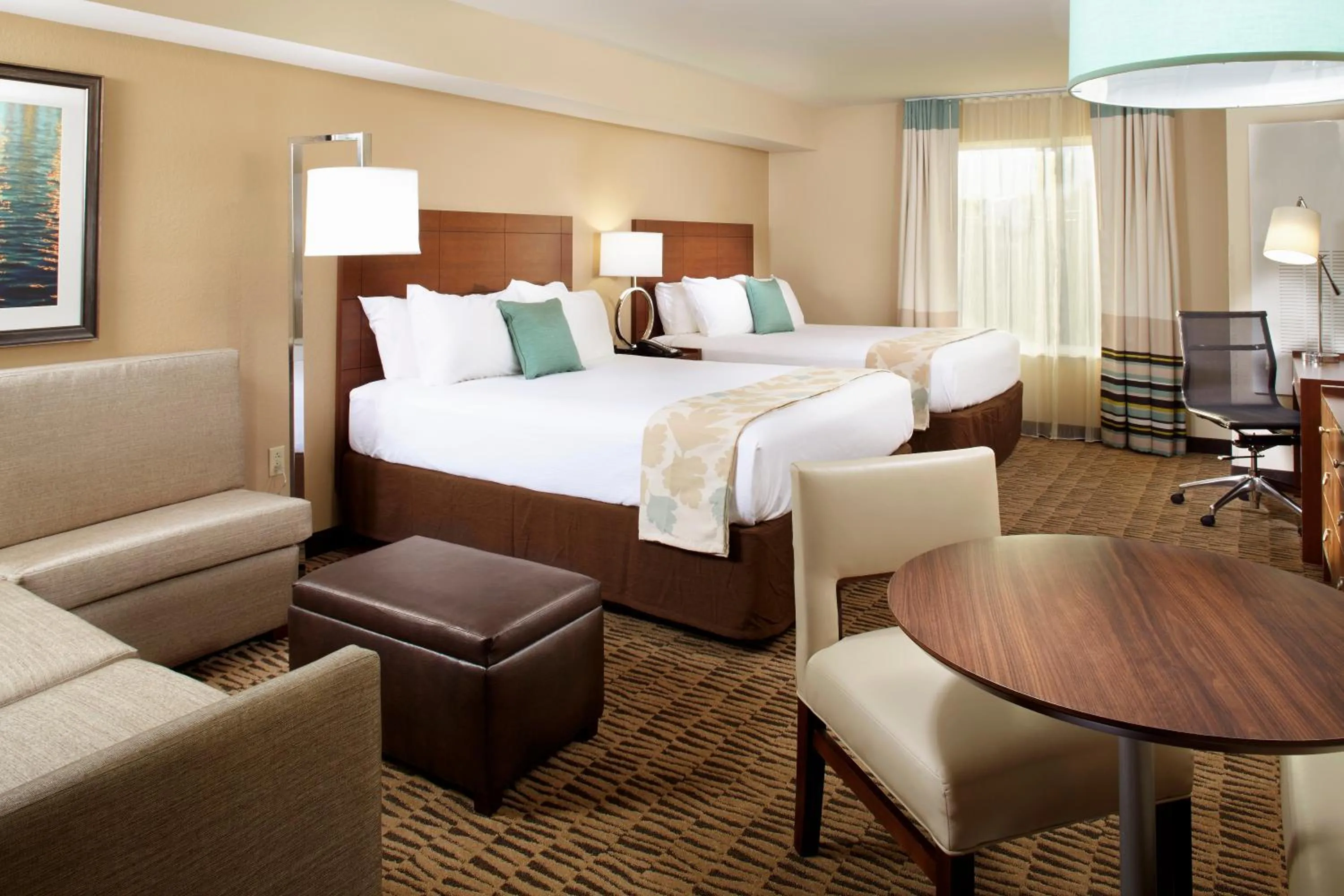 Shower, Bed in Hawthorn Suites by Wyndham Wheeling at The Highlands