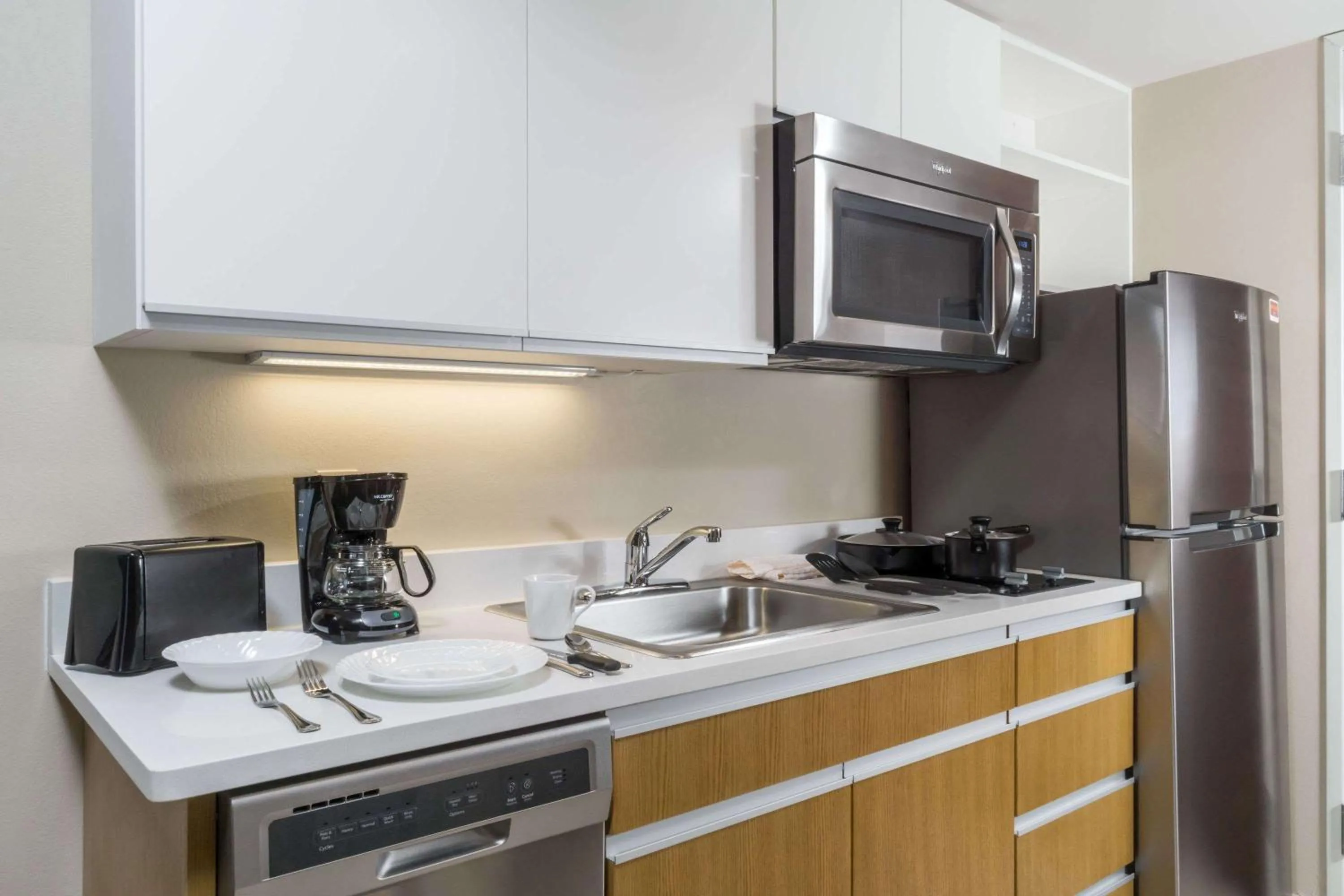 Photo of the whole room in Hawthorn Suites by Wyndham Wheeling at The Highlands