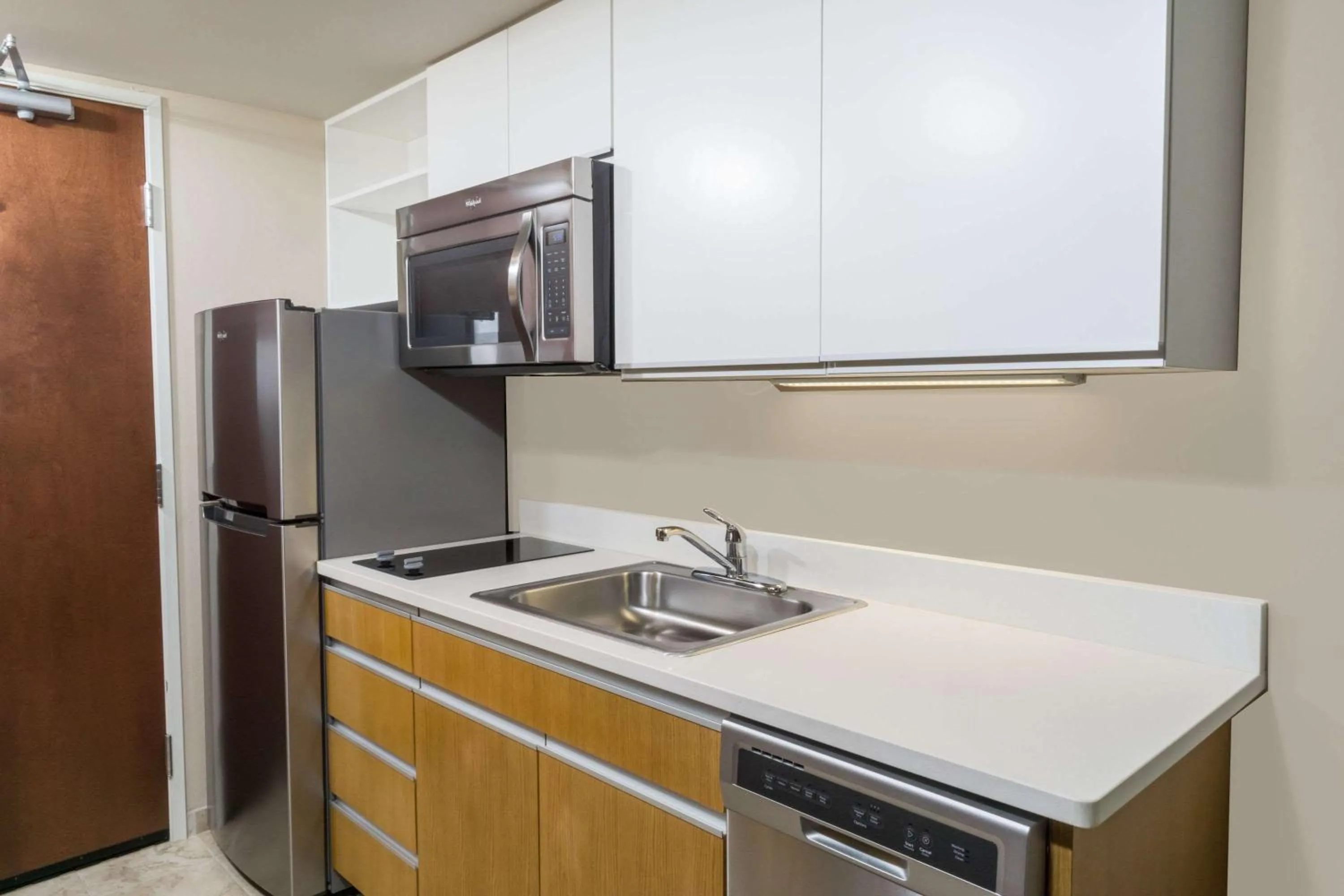 Photo of the whole room in Hawthorn Suites by Wyndham Wheeling at The Highlands