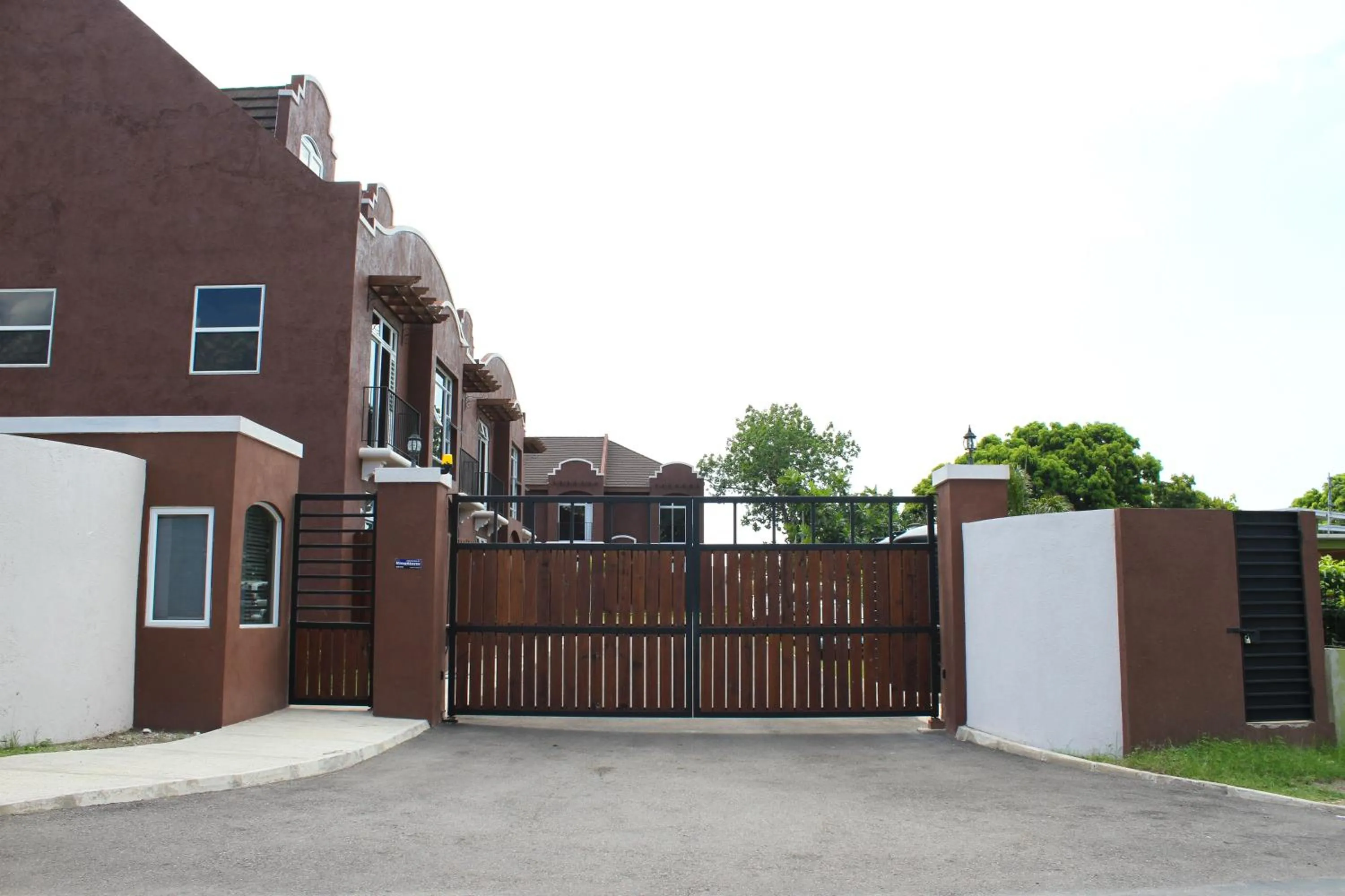 Facade/entrance in Eclipse Suite Guest Apartment