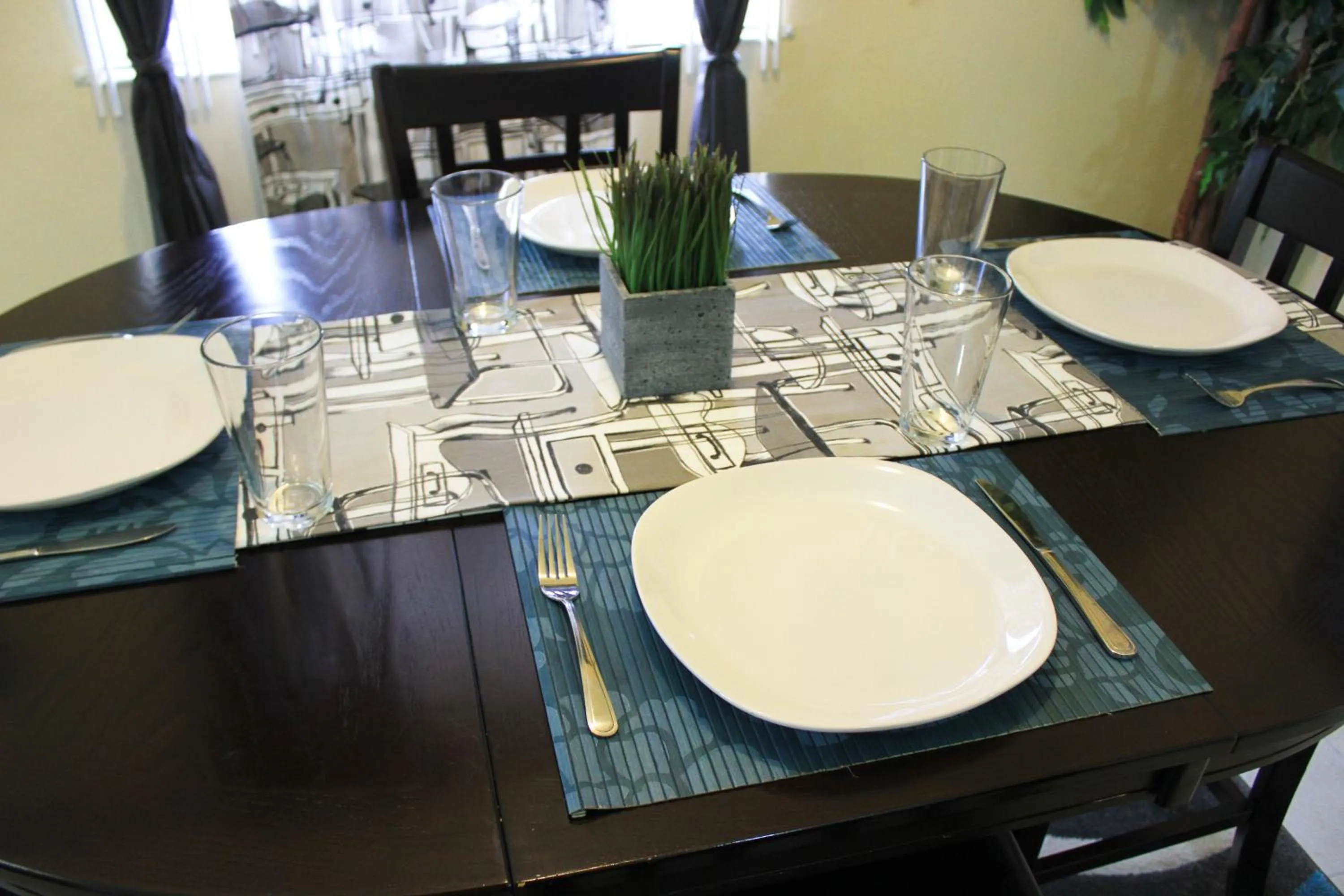 Dining area in Eclipse Suite Guest Apartment