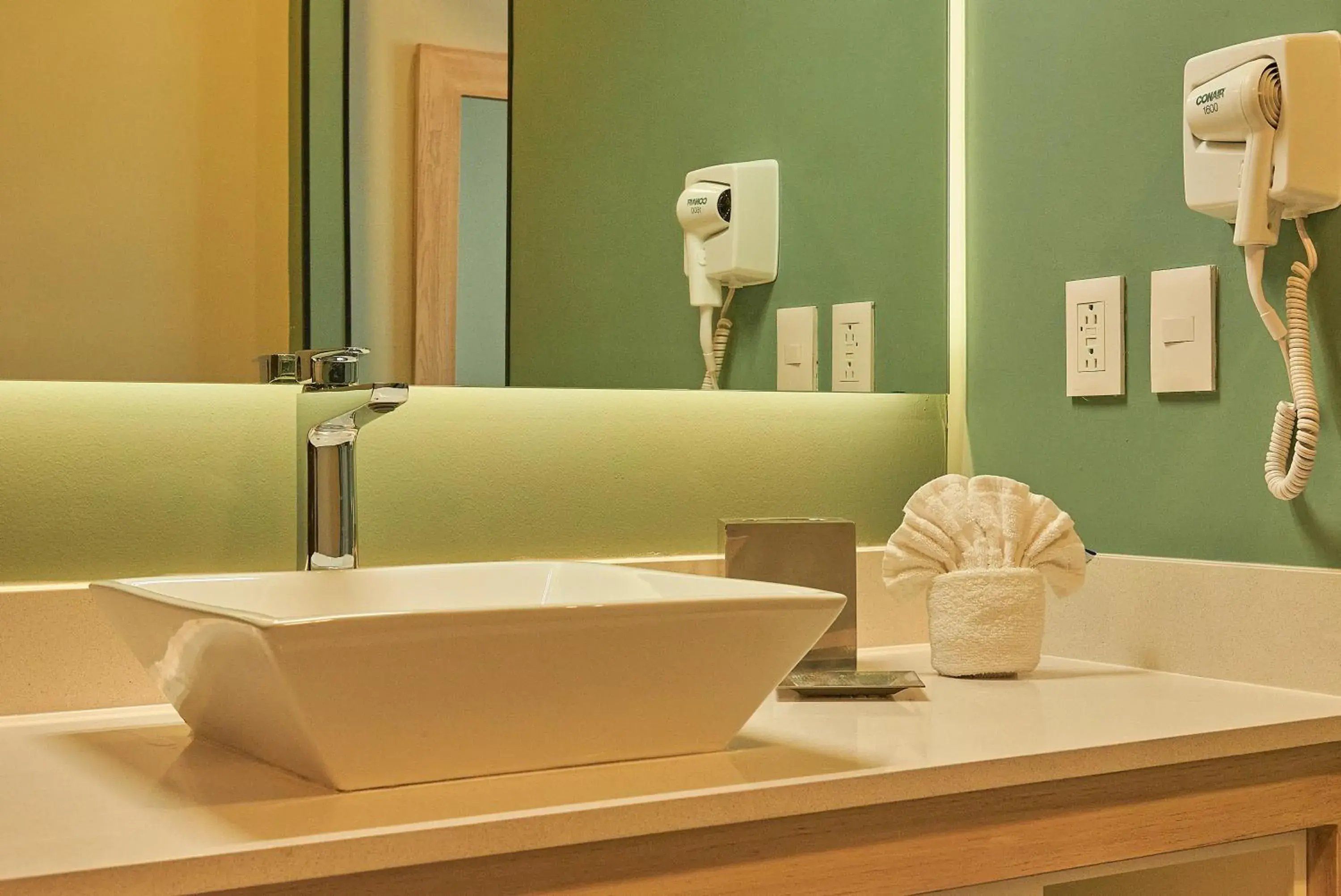 King Room - Non-Smoking in Wyndham Garden Saltillo King Room - Non-Smoking in Wyndham Garden Saltillo