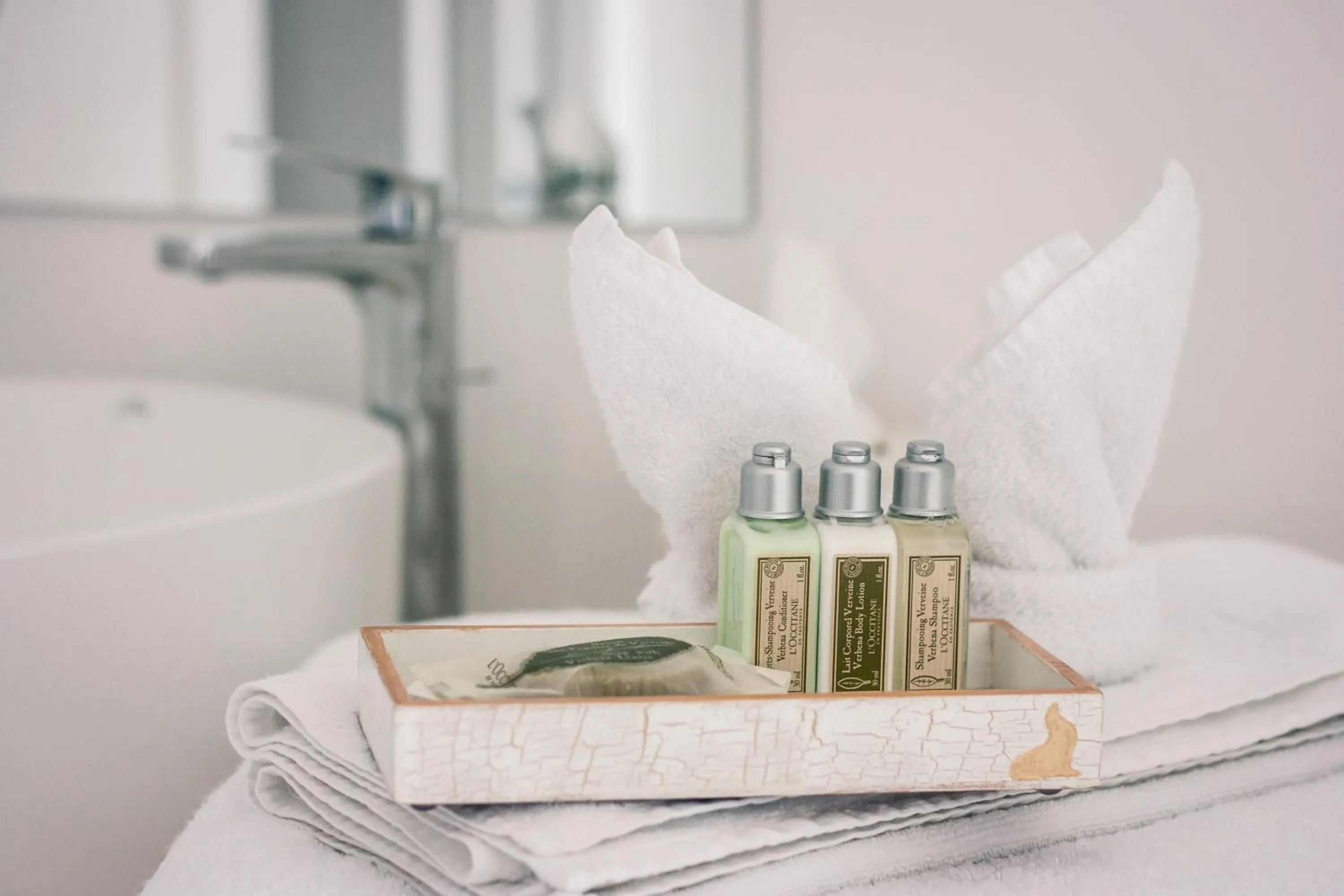 Bathroom in Golden Bay Galapagos