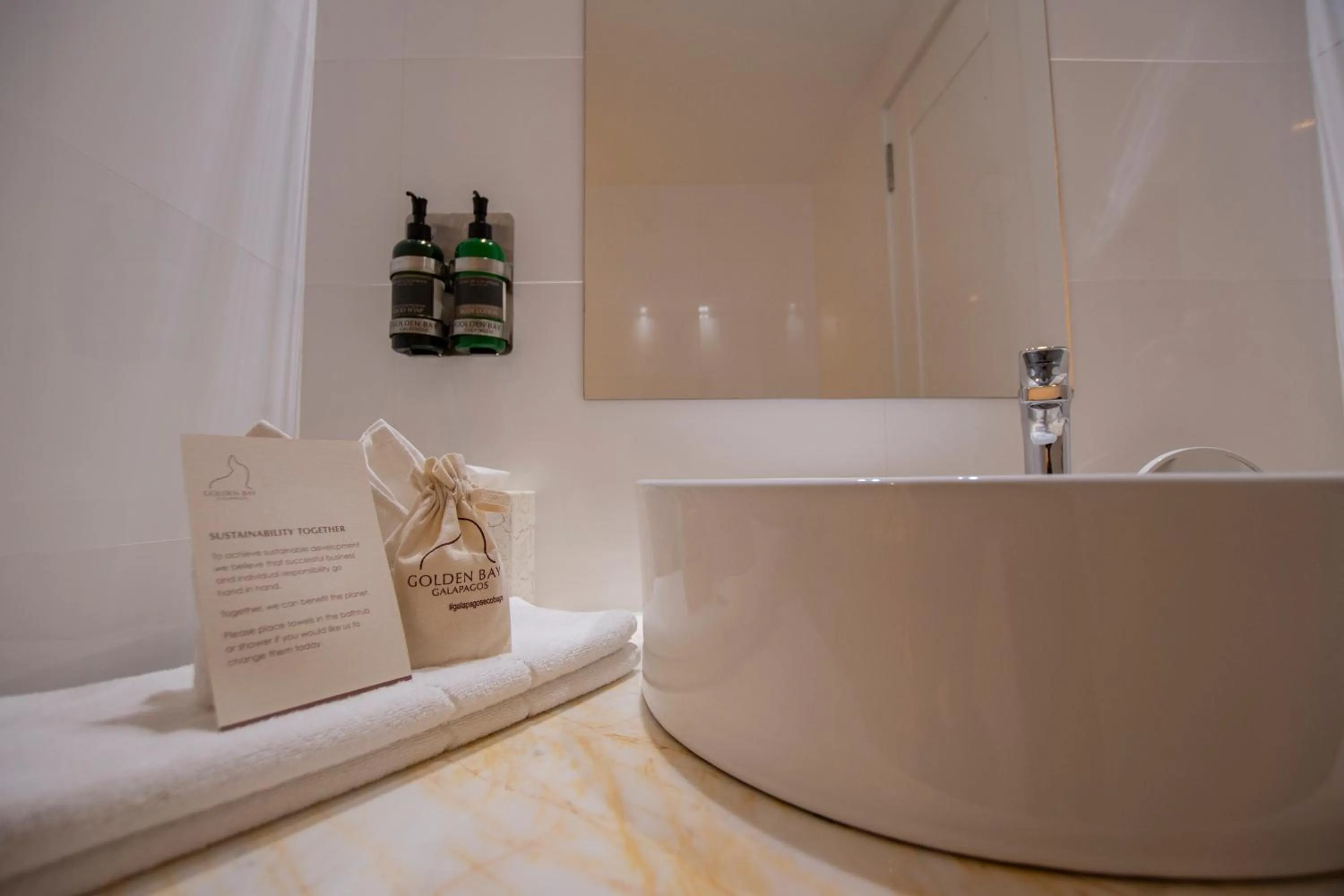 Bathroom in Golden Bay Galapagos