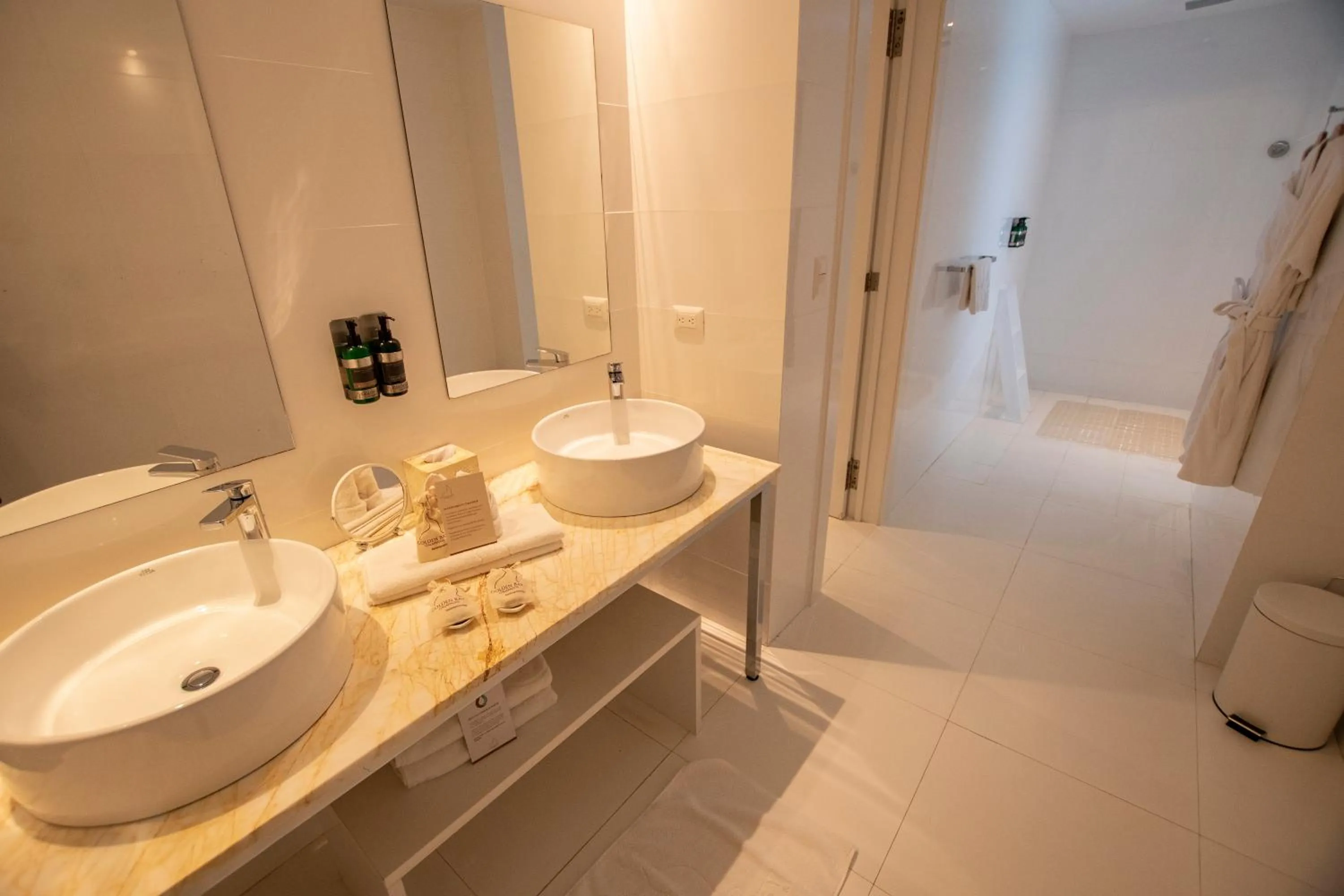 Shower in Golden Bay Galapagos