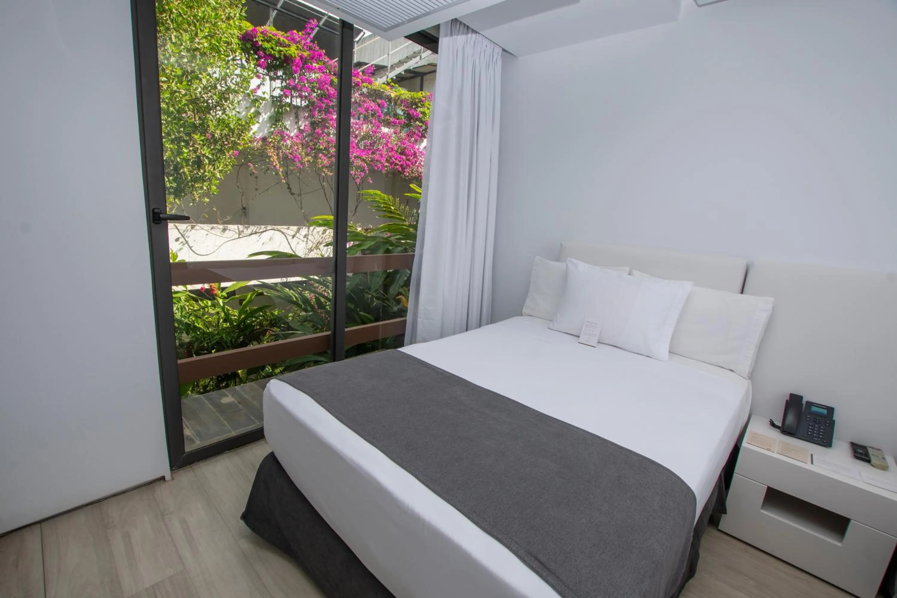Photo of the whole room, Bed in Golden Bay Galapagos