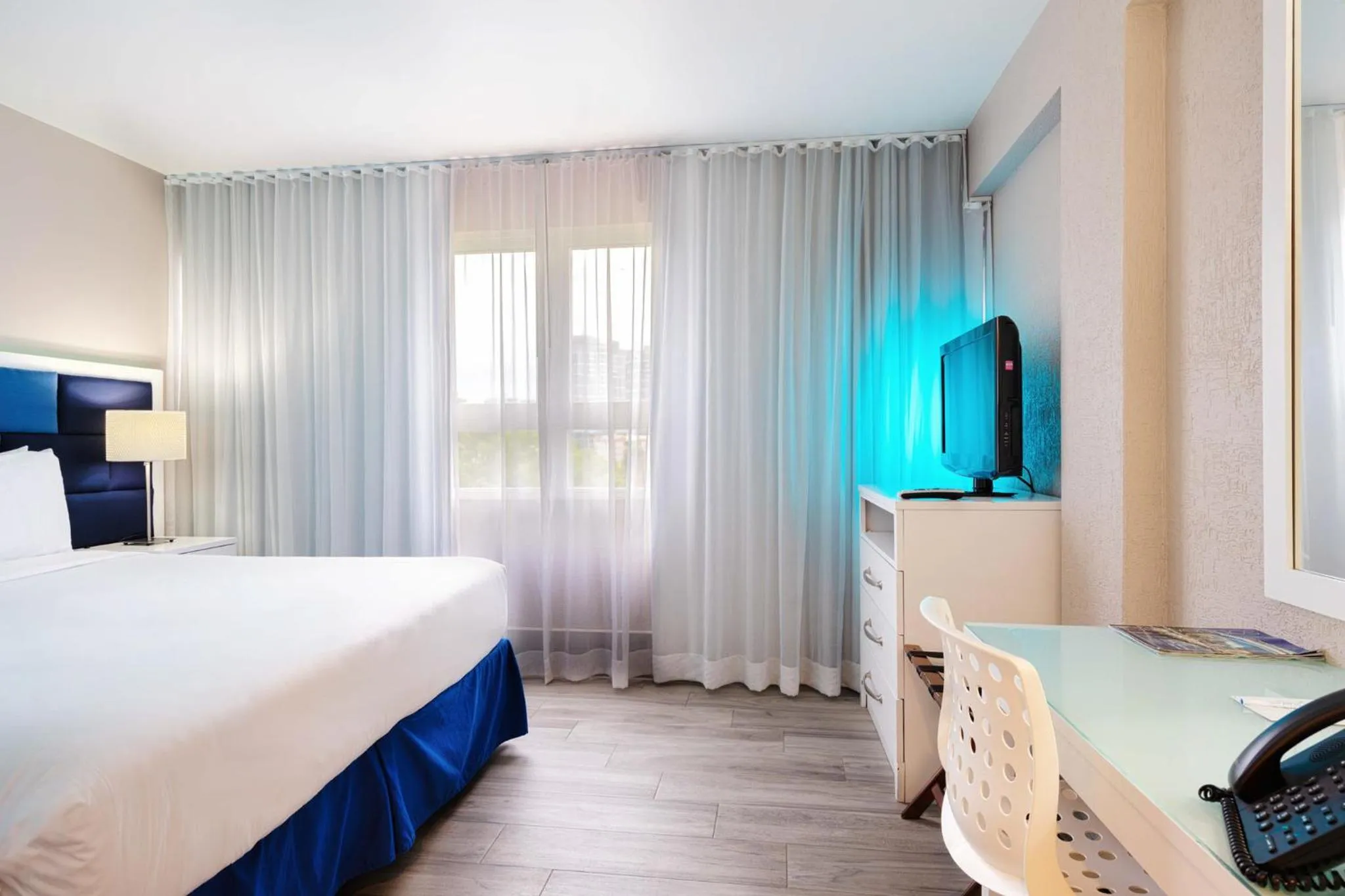 Photo of the whole room, Bed in The Wave Hotel Condado