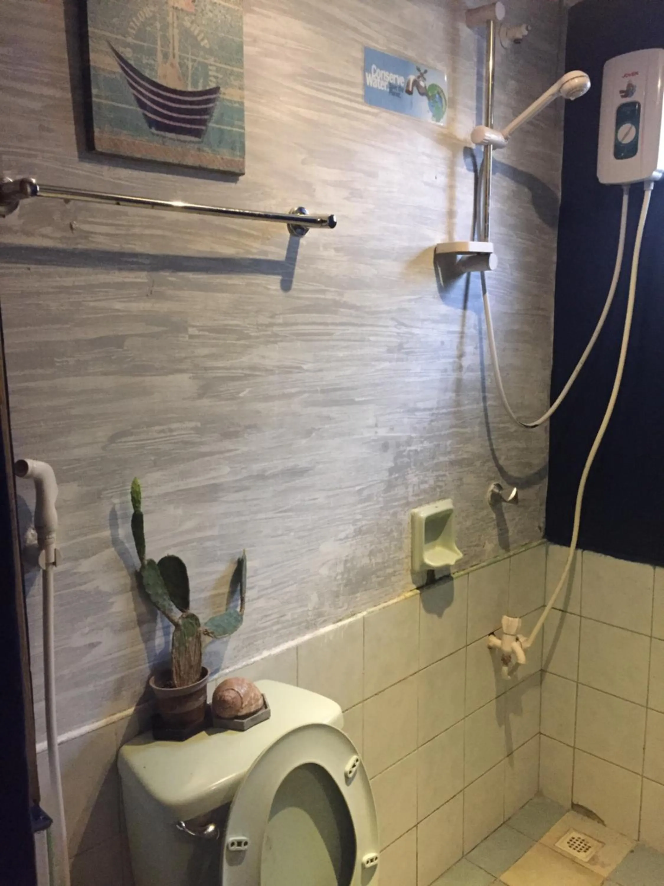 Bathroom in The VRNON Boutique by MY hostel