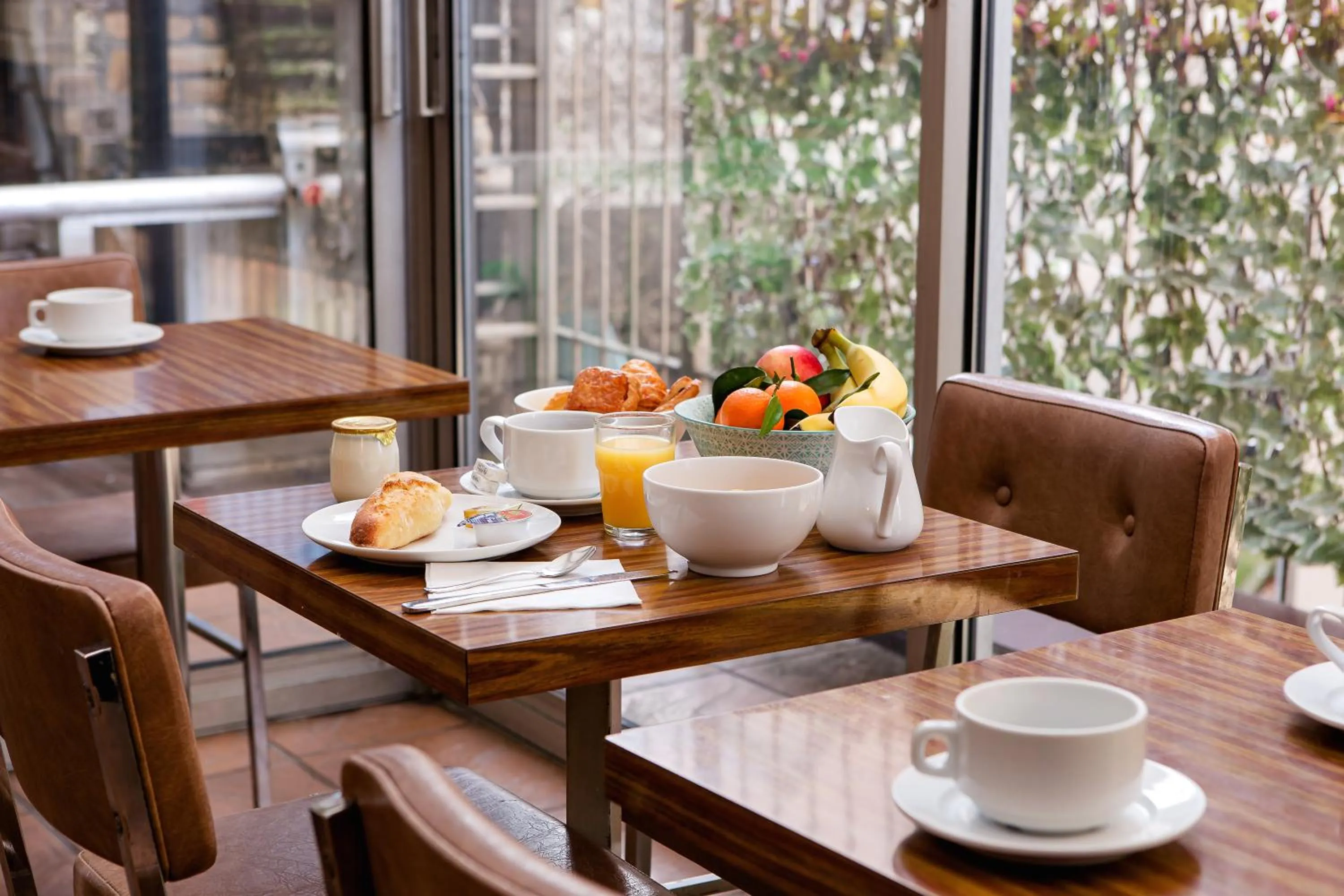 Breakfast in Hôtel de la Comète