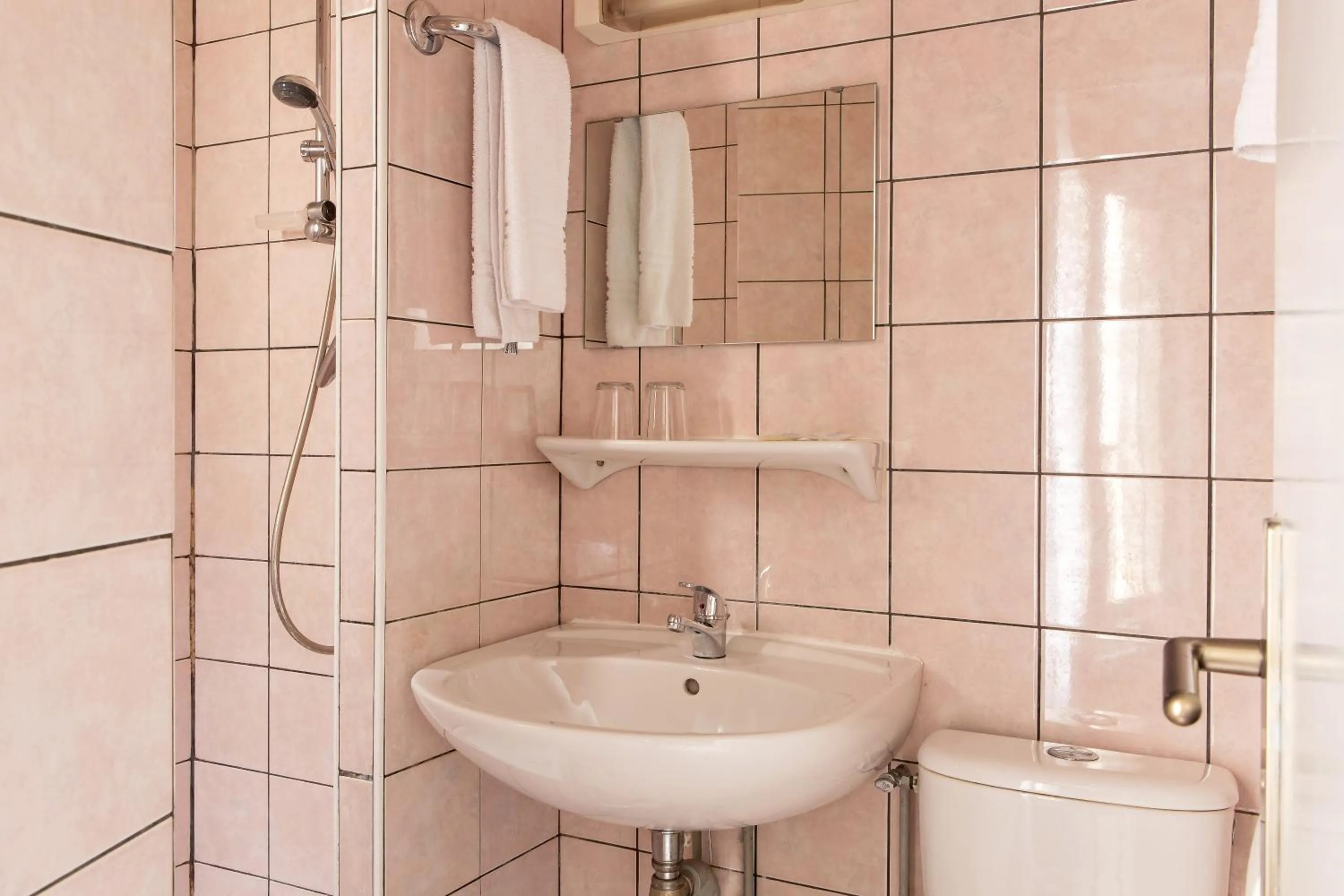 Bathroom in Hôtel de la Comète