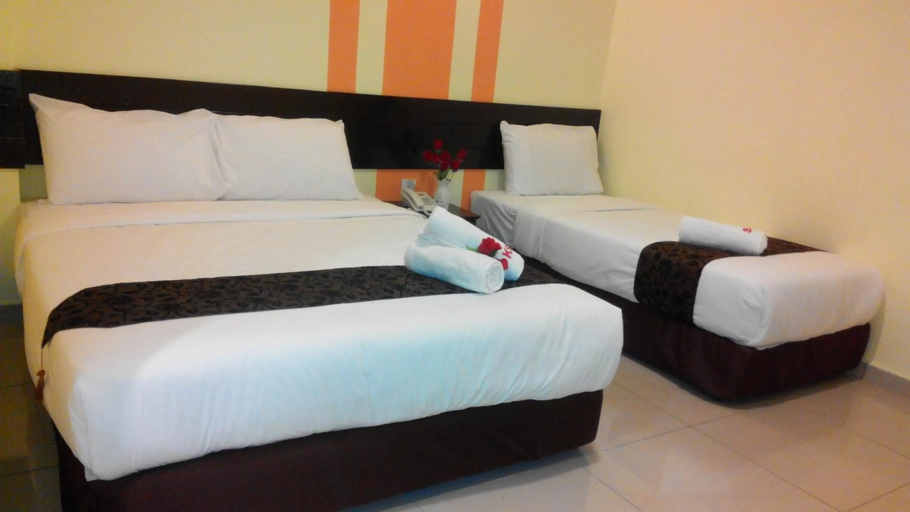 bunk bed, Bed in Sun Inns Hotel Pasir Penambang (KS Botanic)