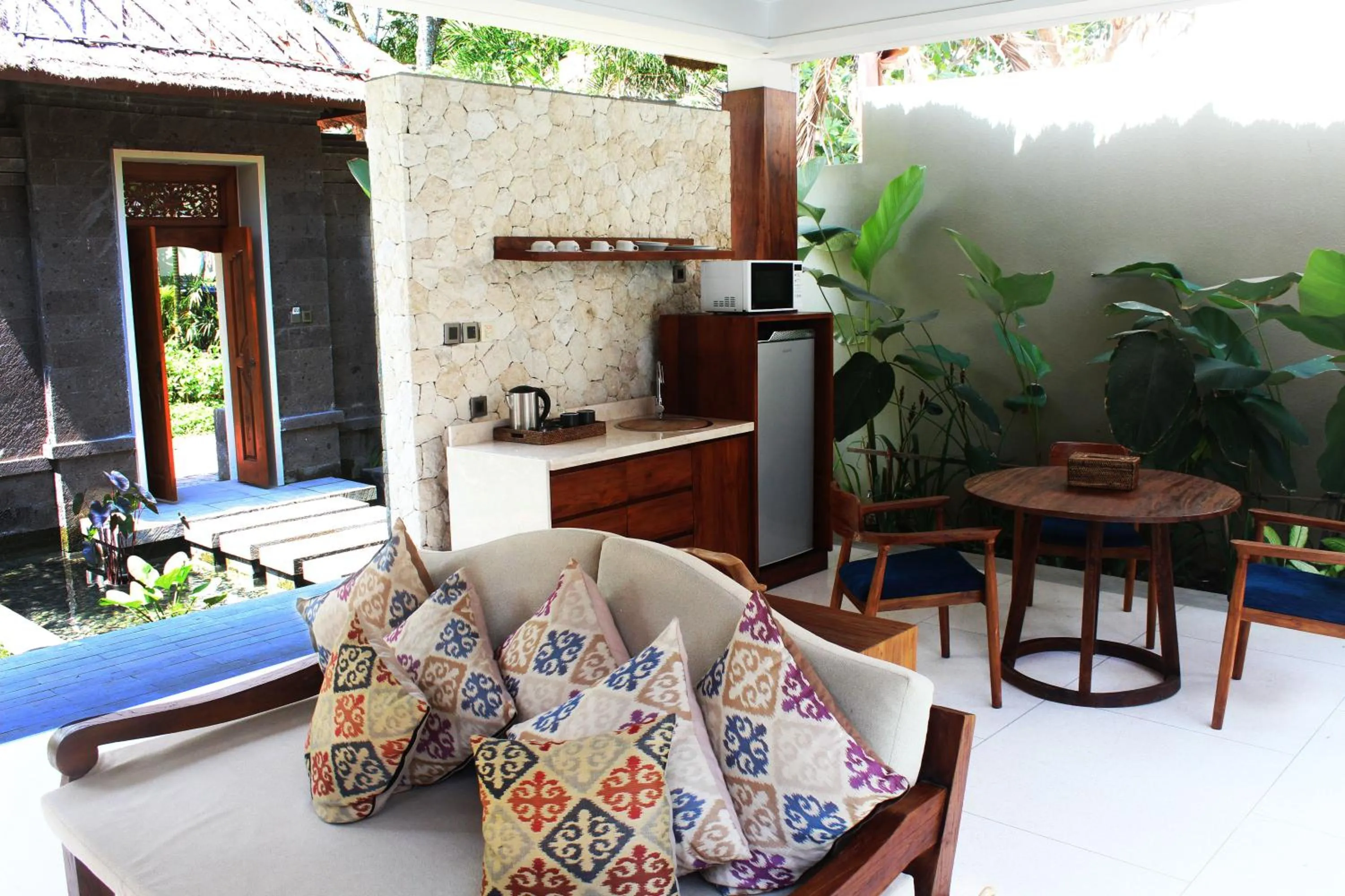 Kitchen or kitchenette in Regali Villa Canggu
