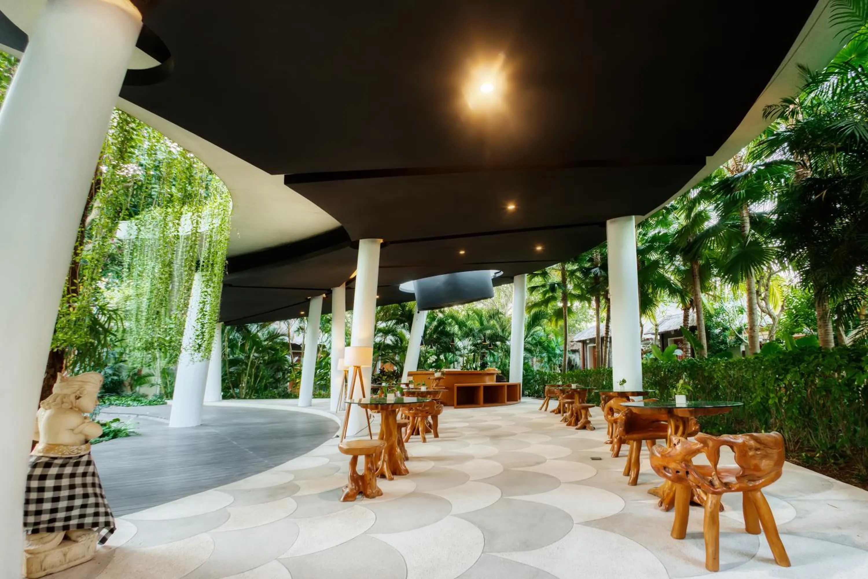 Restaurant/places to eat in Regali Villa Canggu