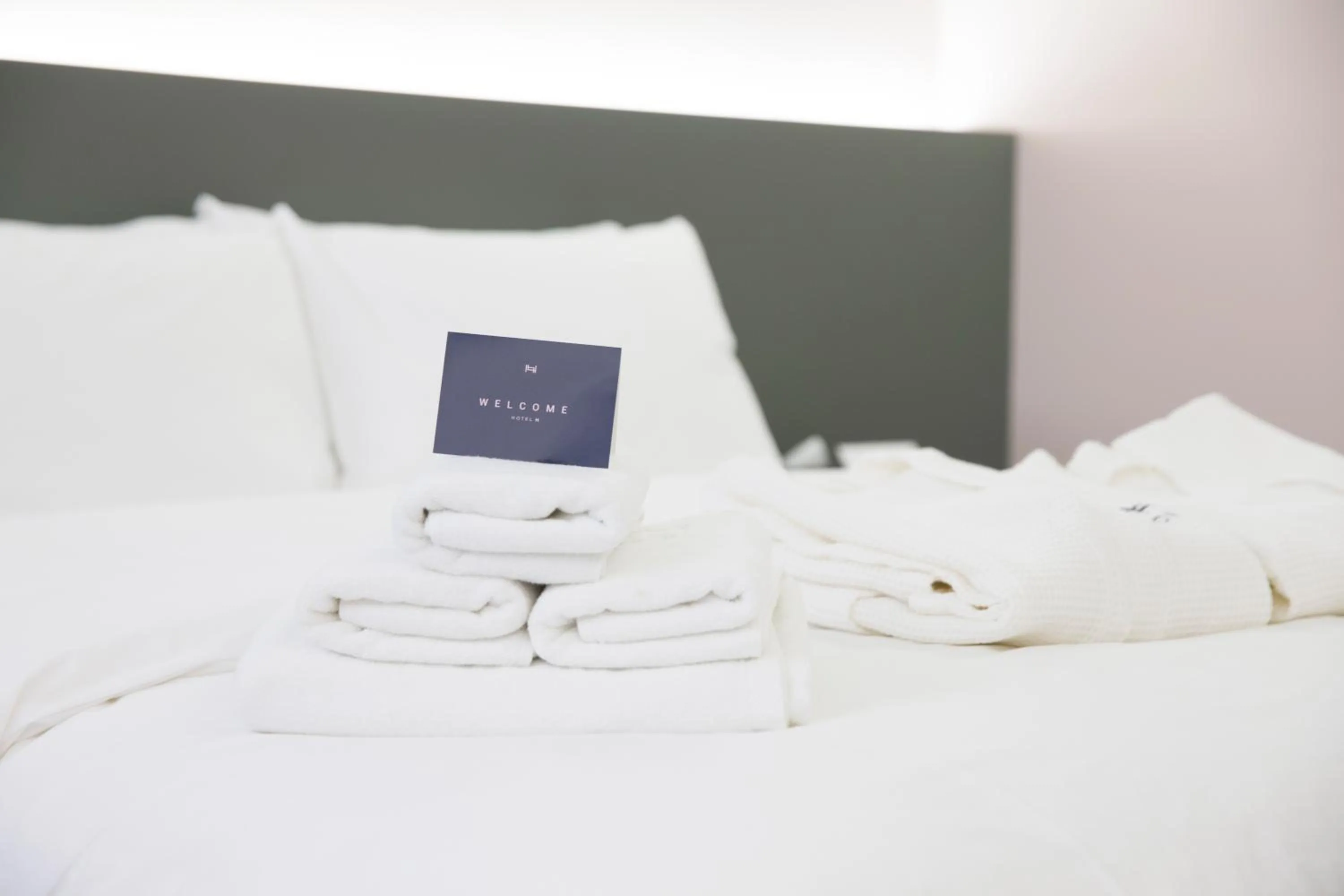 Photo of the whole room, Bed in HOTEL H