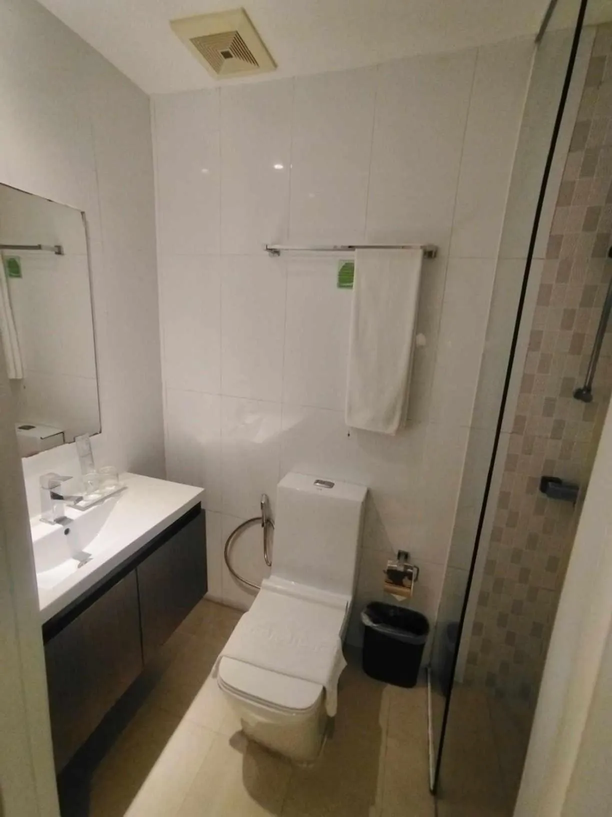 Bathroom in Hamersons Hotel Cebu