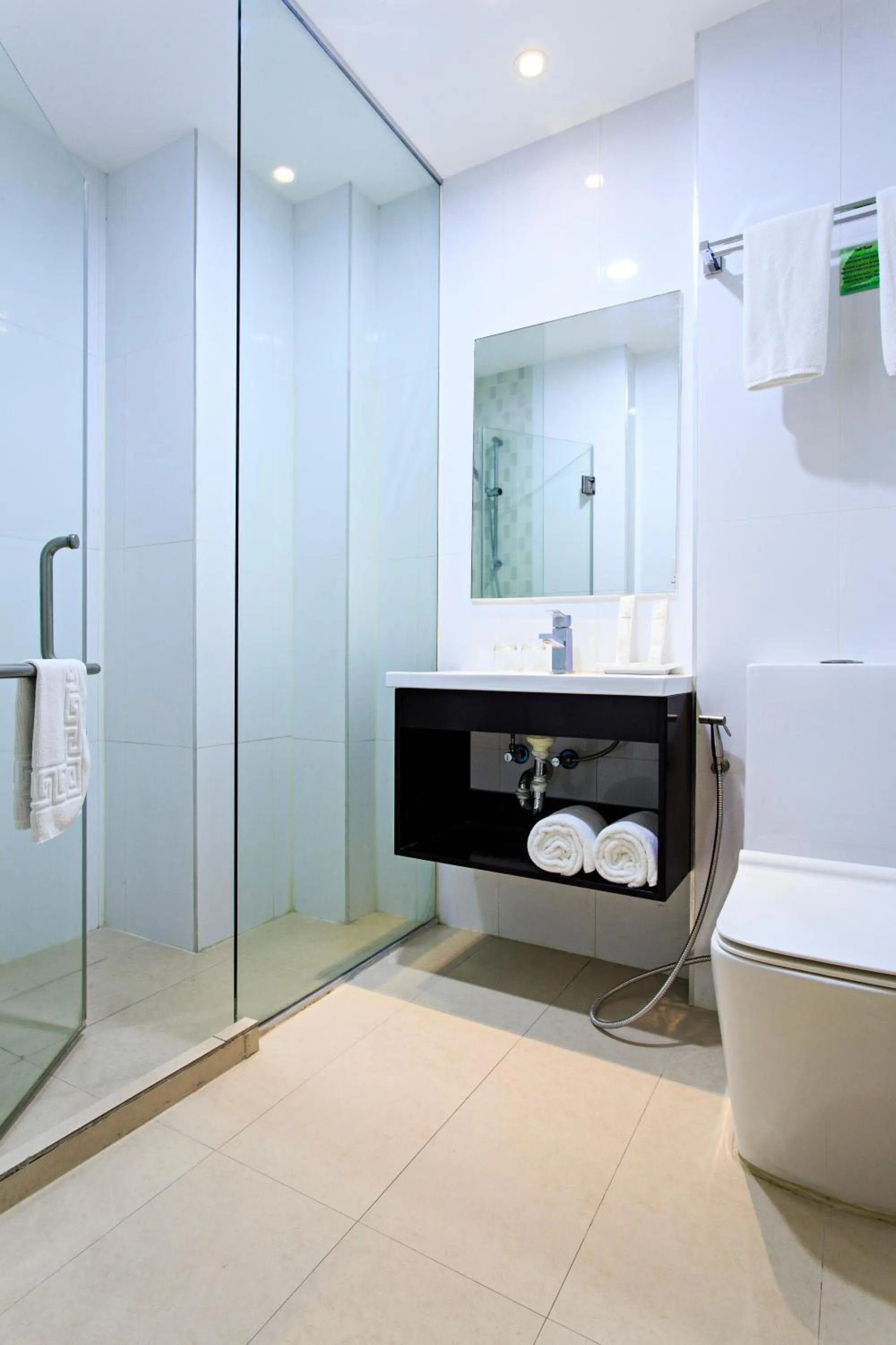 Shower in Hamersons Hotel Cebu