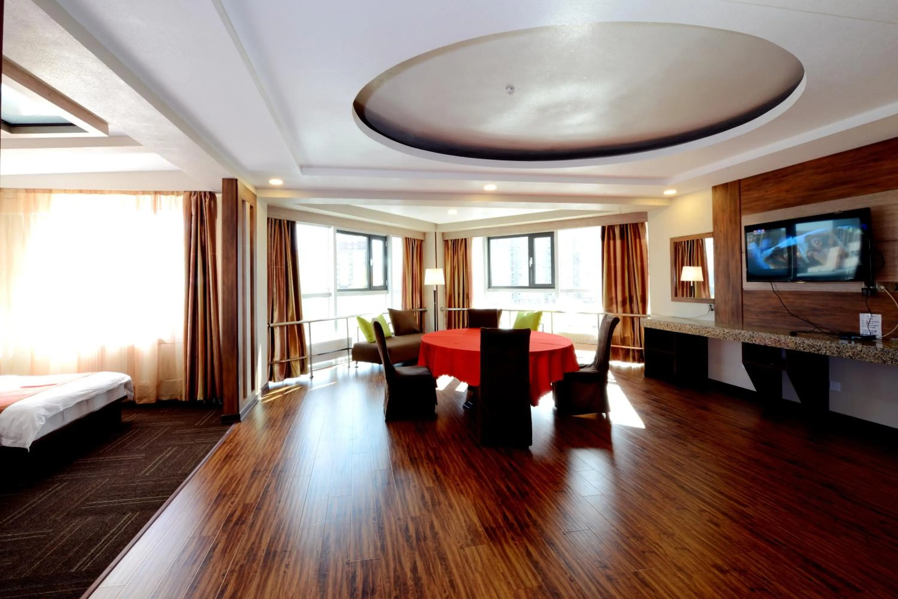 Seating area, Bed in Zolo Hotel