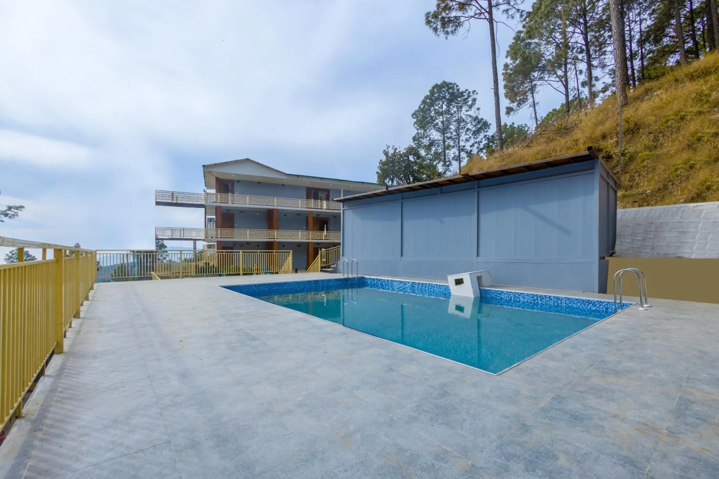 Swimming pool in Sterling Valley of Pine Lansdowne