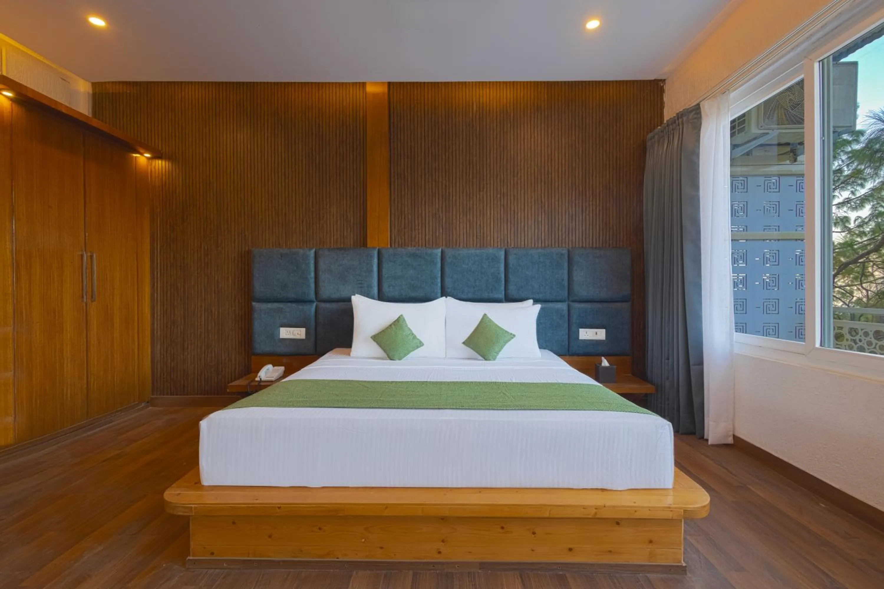 Bed in Sterling Valley of Pine Lansdowne