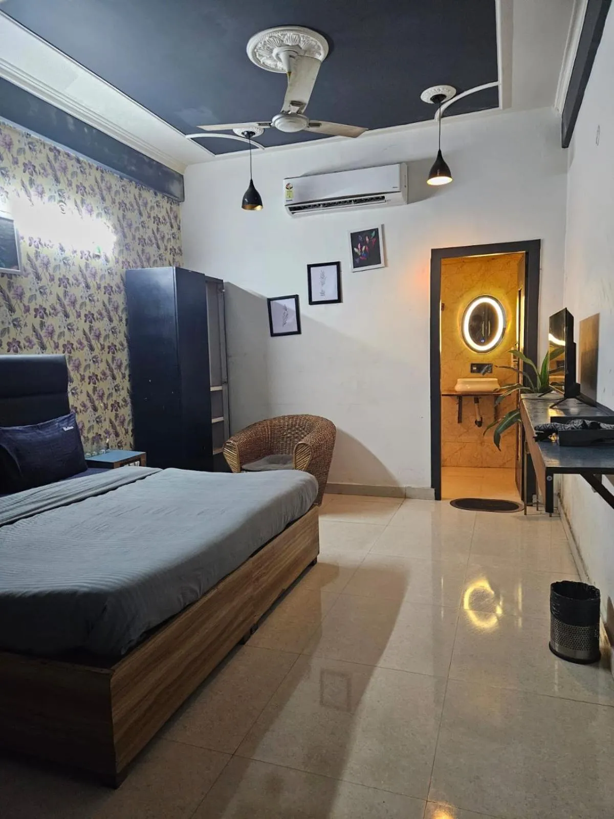 Bed in Welina Shree Hotel