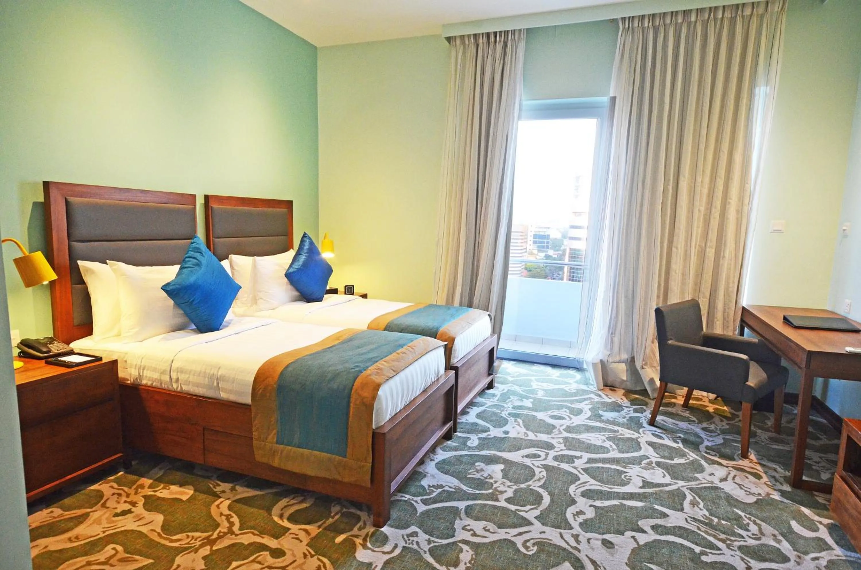 Bed in Ocean Edge Suites & Hotel Colombo