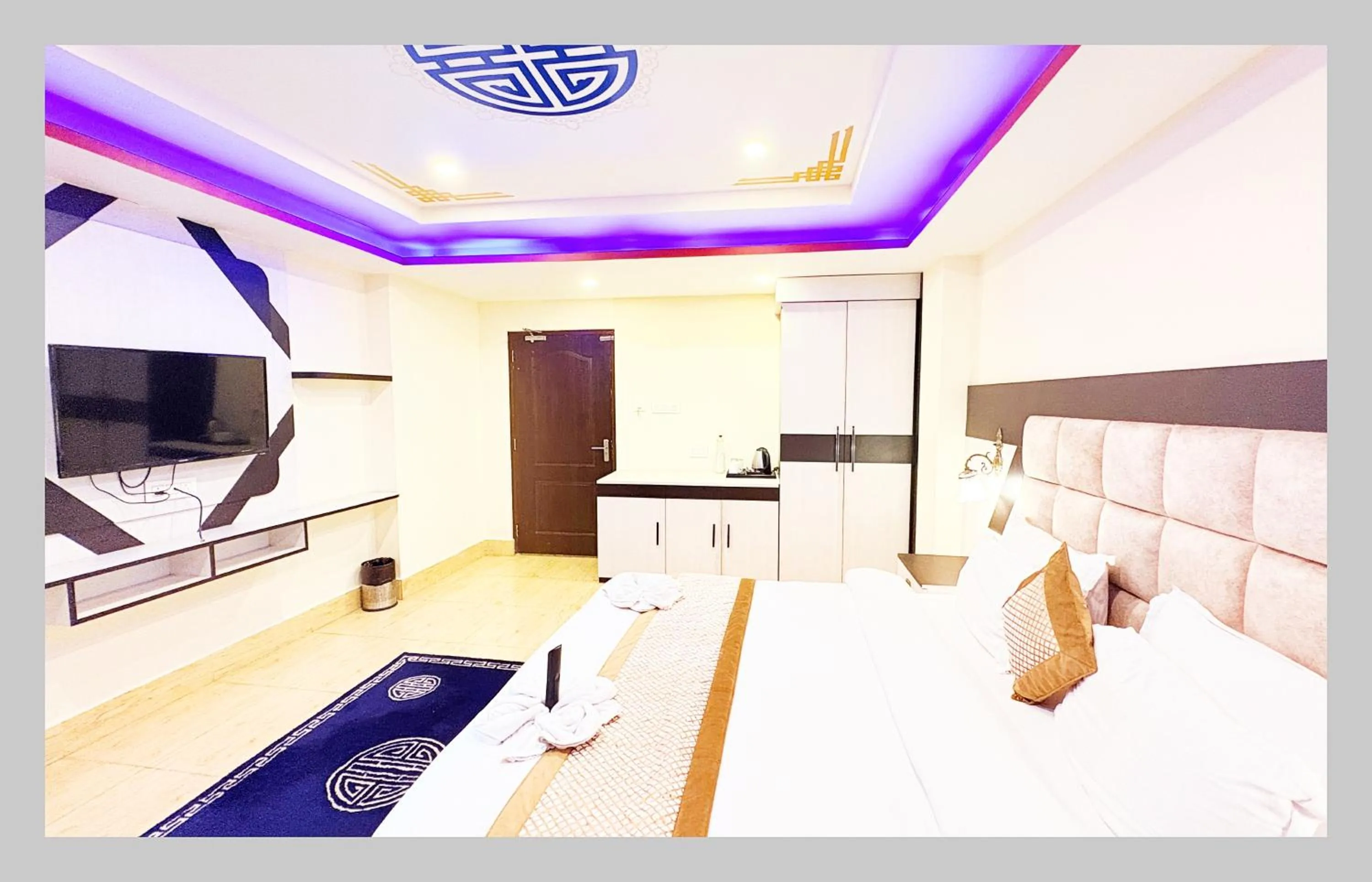 Communal lounge/ TV room in The Gangtok Inn