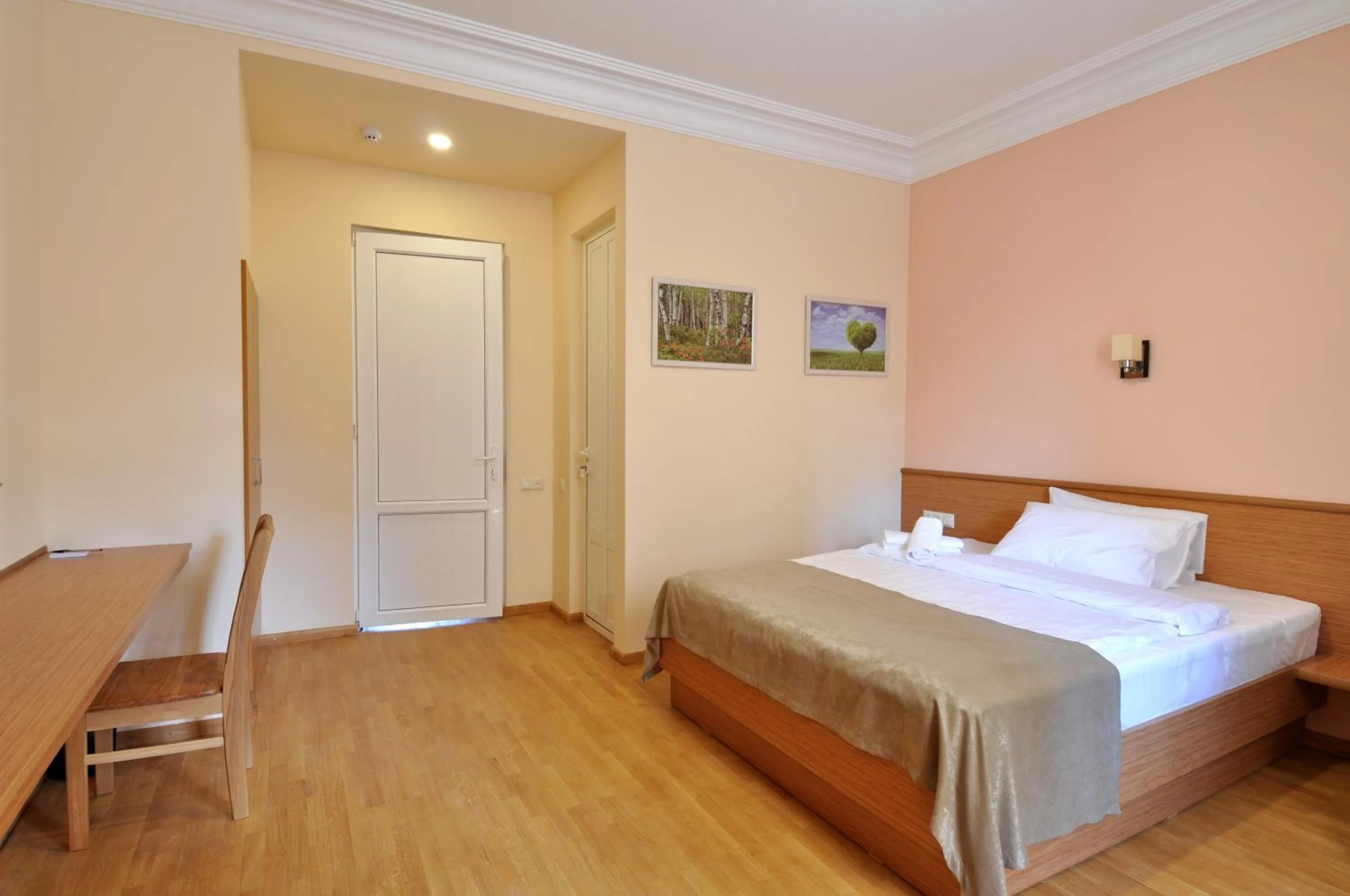 Photo of the whole room, Bed in Albert House Hotel and Tours