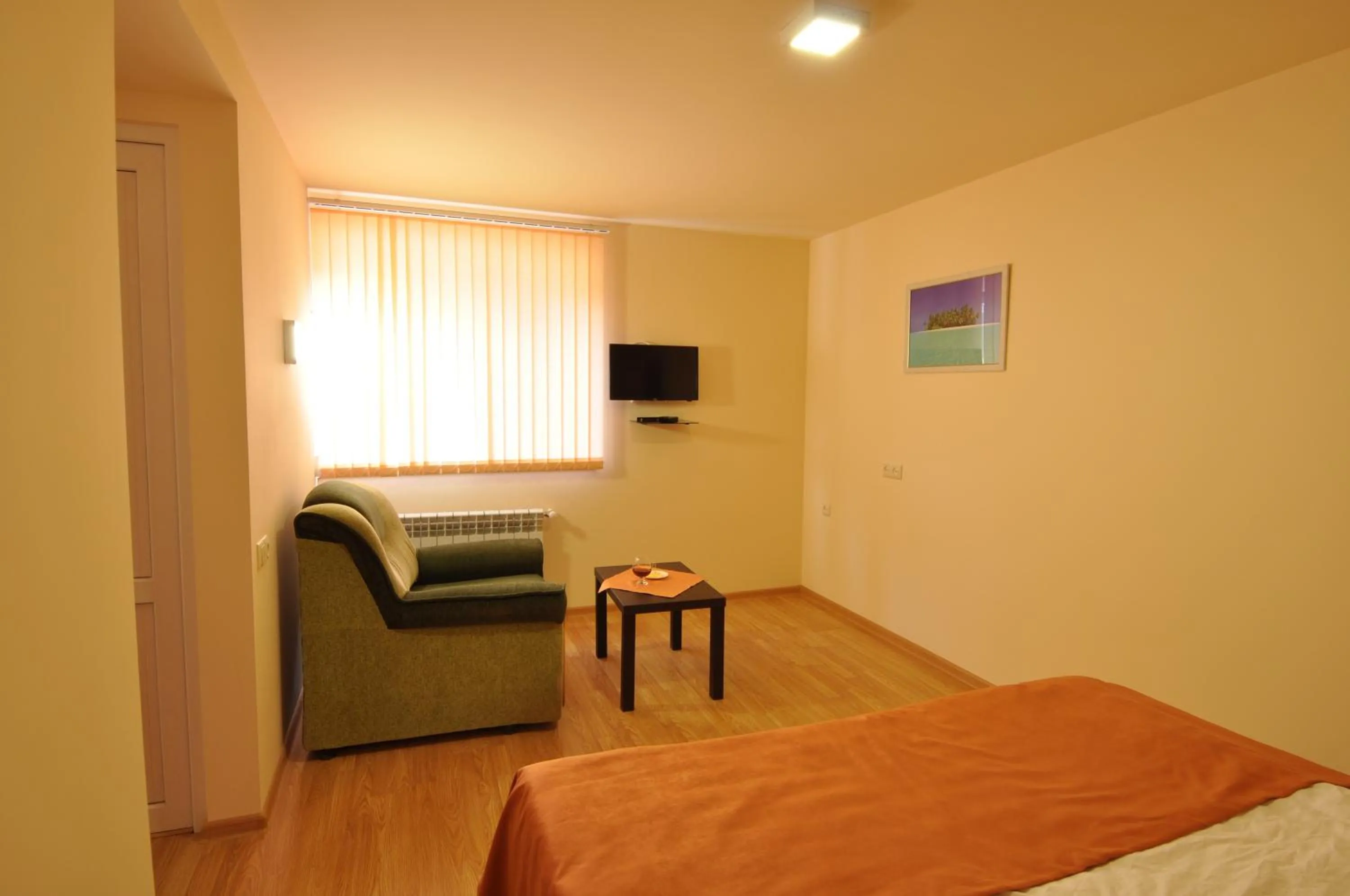 Photo of the whole room, Bed in Albert House Hotel and Tours