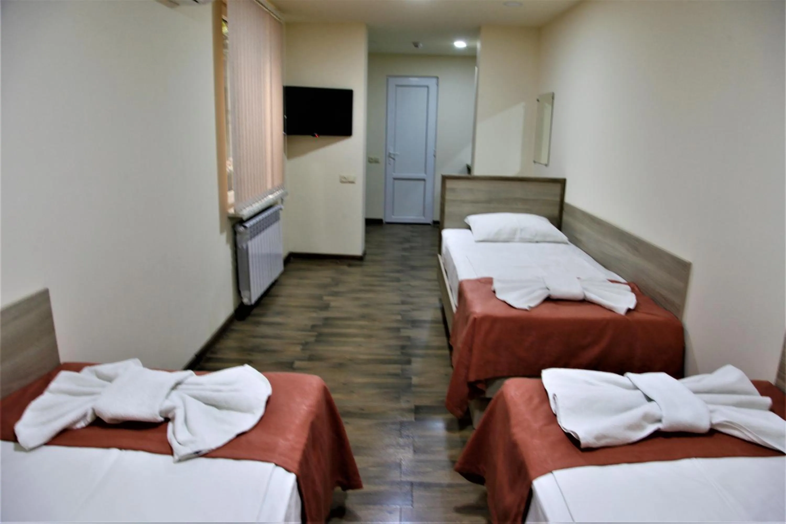 Photo of the whole room, Bed in Albert House Hotel and Tours