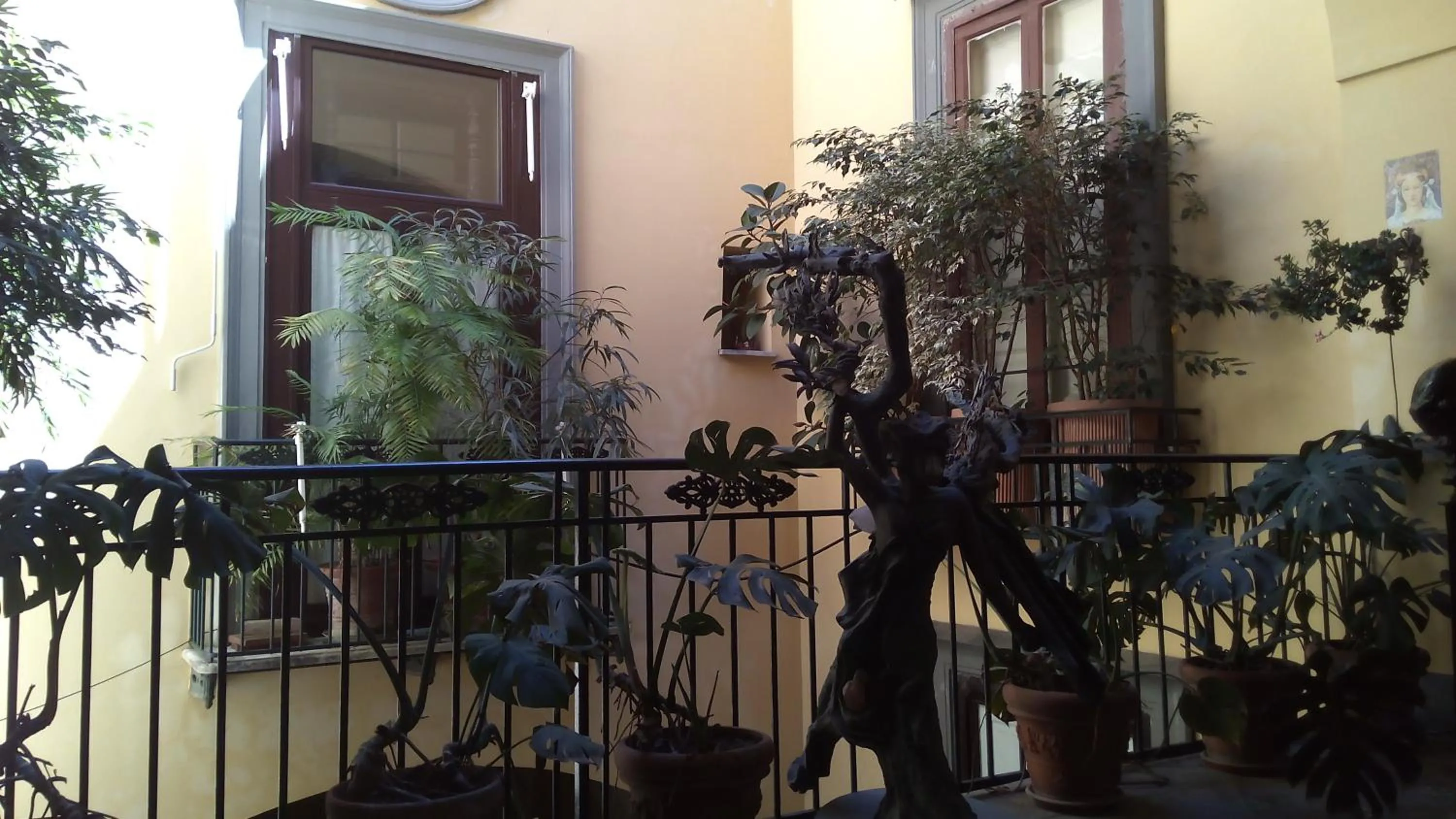 Decorative detail in 1878 Sorrento Guest House
