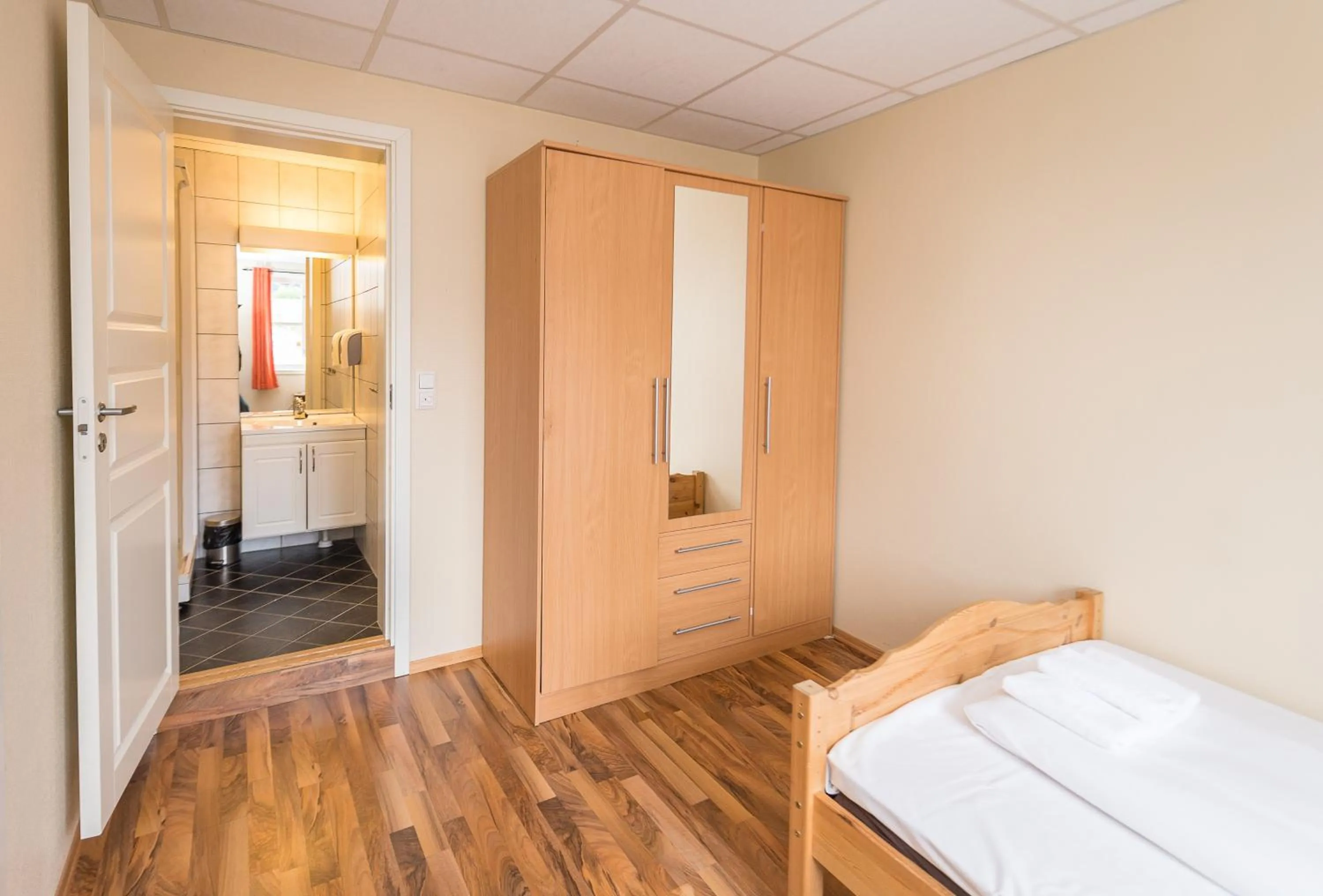 Bathroom, Bed in Toranes Overnatting