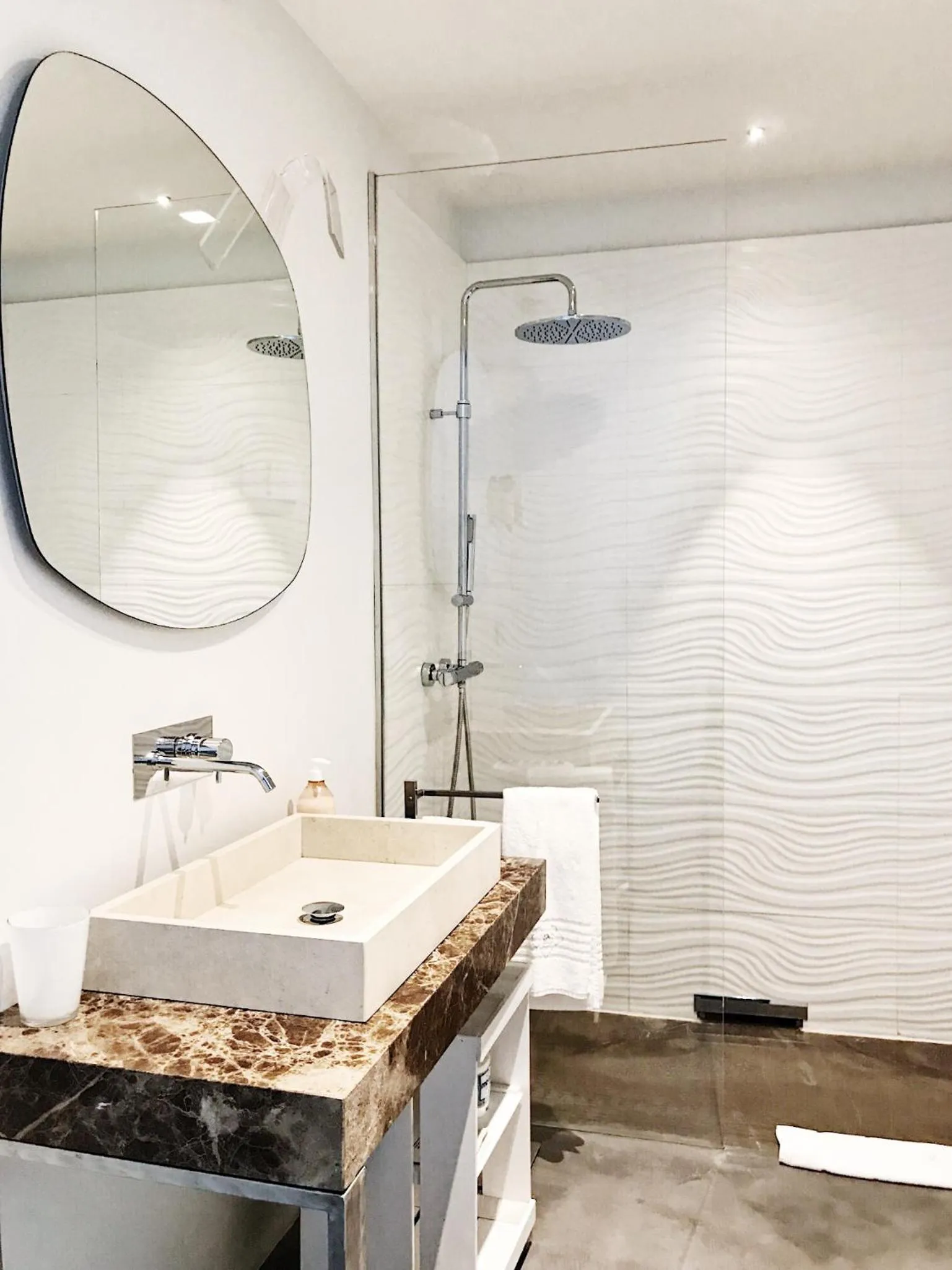 Photo of the whole room in Piazza Castello Suite