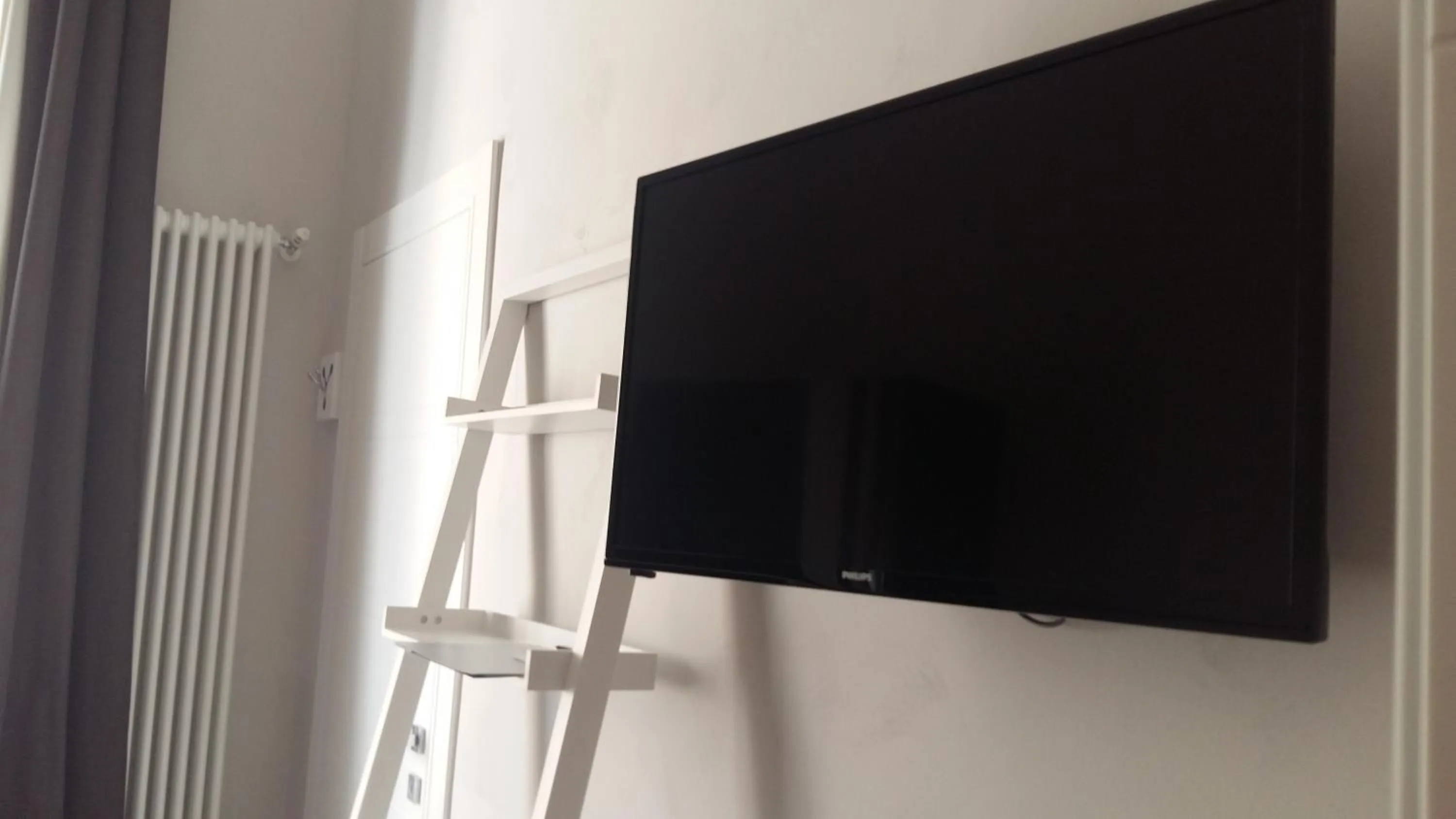 TV and multimedia in Piazza Castello Suite