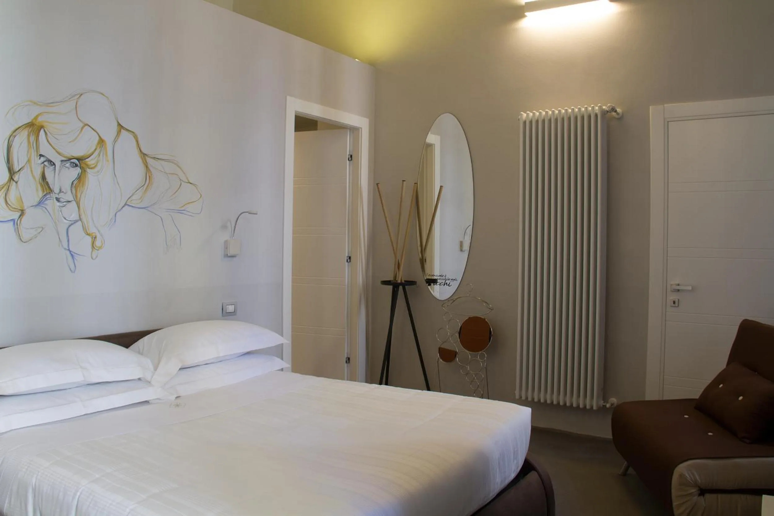 Photo of the whole room, Bed in Piazza Castello Suite